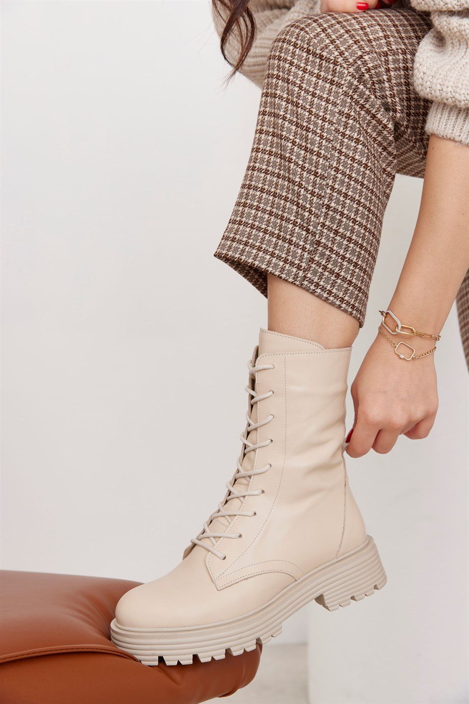 Eline Bej Hakiki Deri İçi Kürklü Kadın Bot