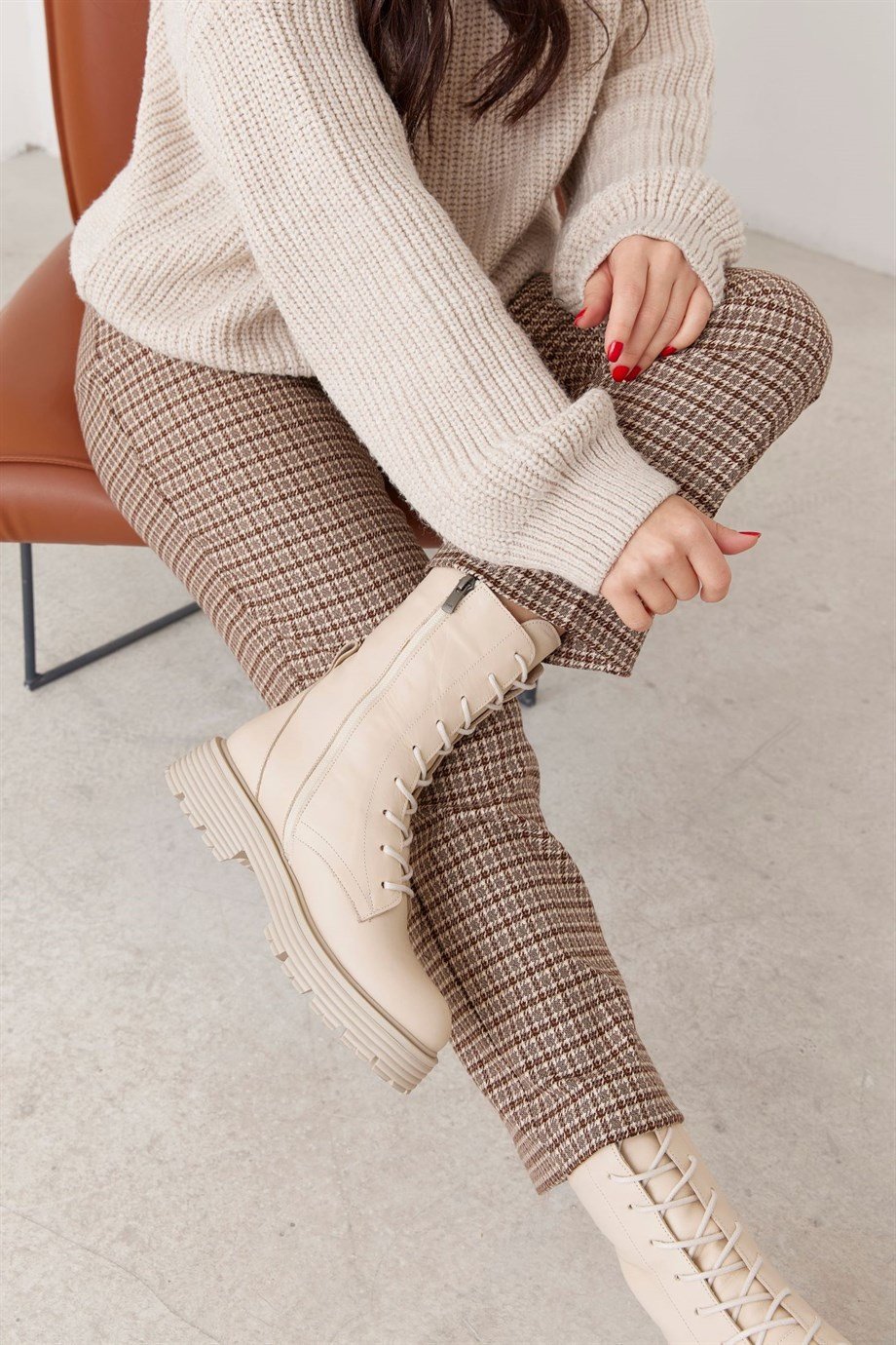 Eline Bej Hakiki Deri İçi Kürklü Kadın Bot