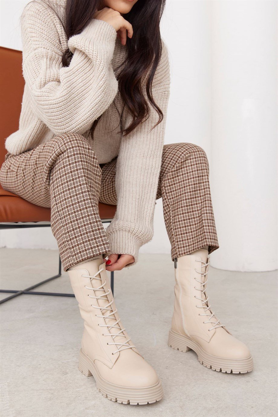 Eline Bej Hakiki Deri İçi Kürklü Kadın Bot