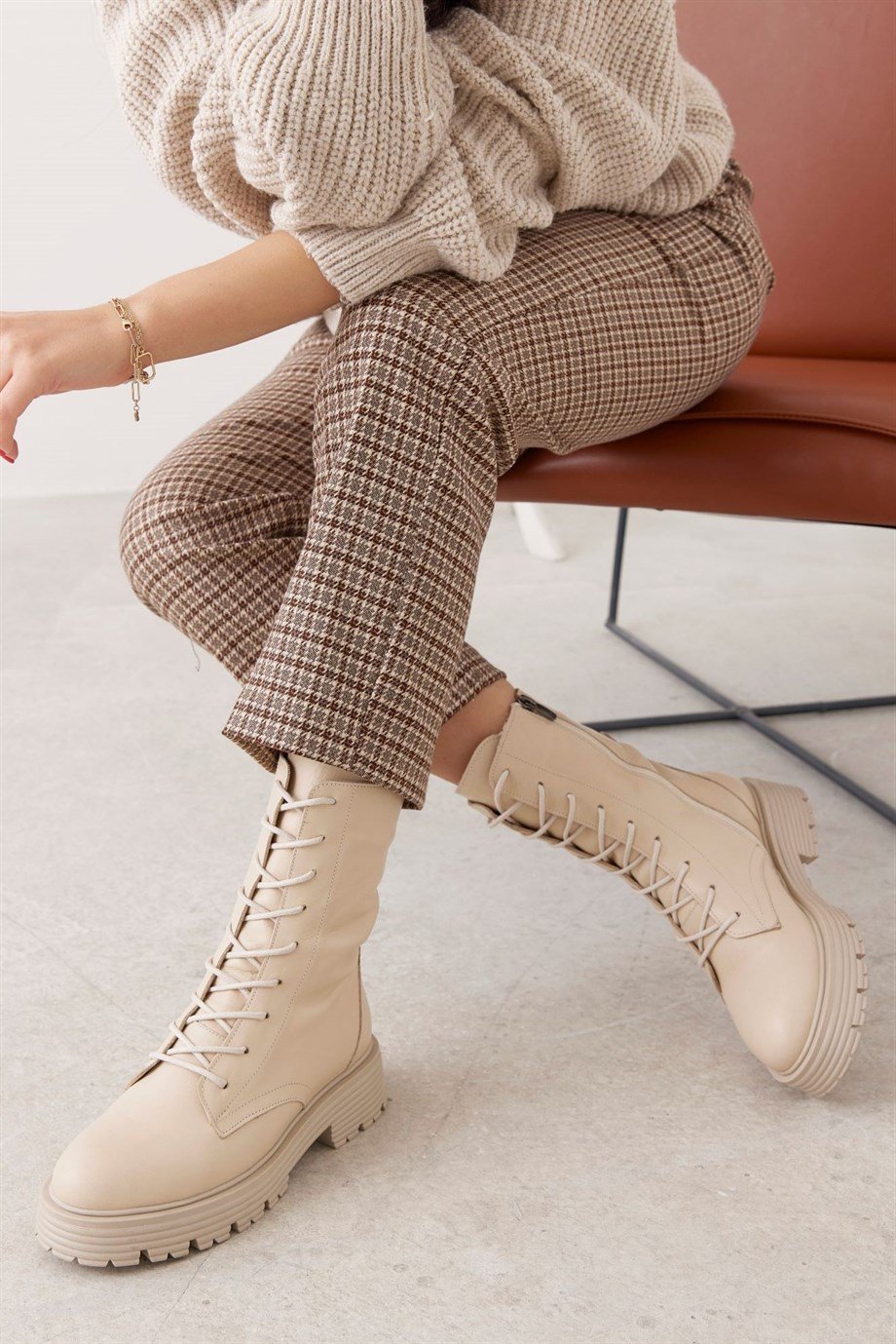 Eline Bej Hakiki Deri İçi Kürklü Kadın Bot