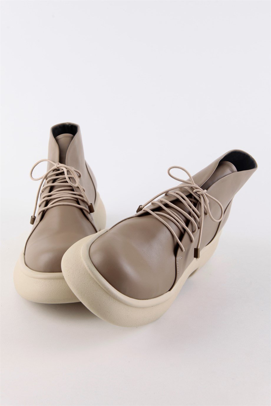 Ella Vizon Deri Kadın Bot