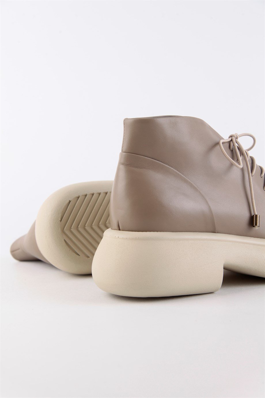 Ella Vizon Deri Kadın Bot