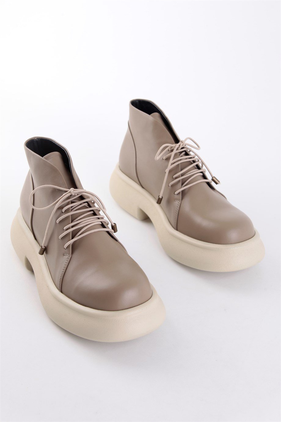 Ella Vizon Deri Kadın Bot