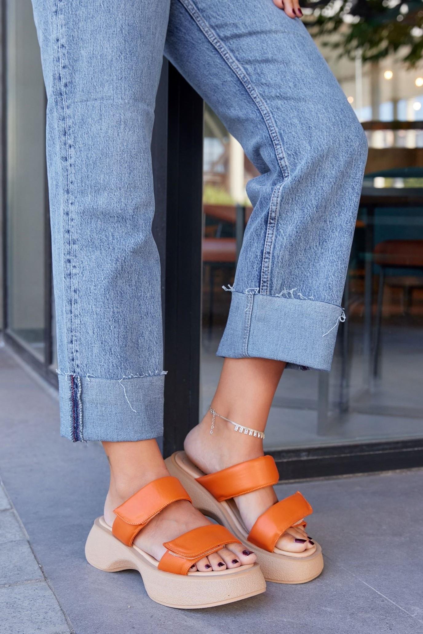 Flora Turuncu Hakiki Deri Bantlı Kadın Sandalet