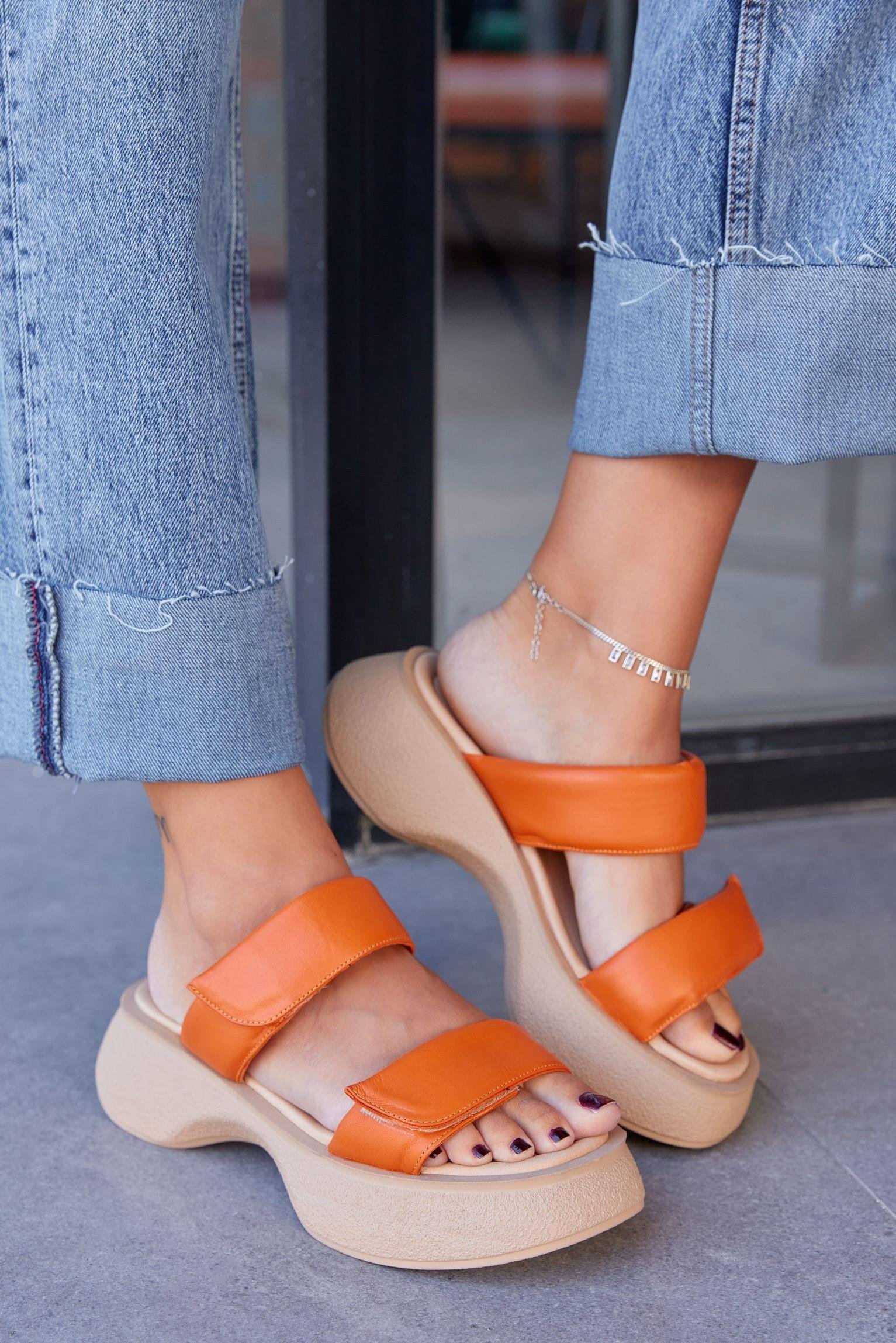 Flora Turuncu Hakiki Deri Bantlı Kadın Sandalet