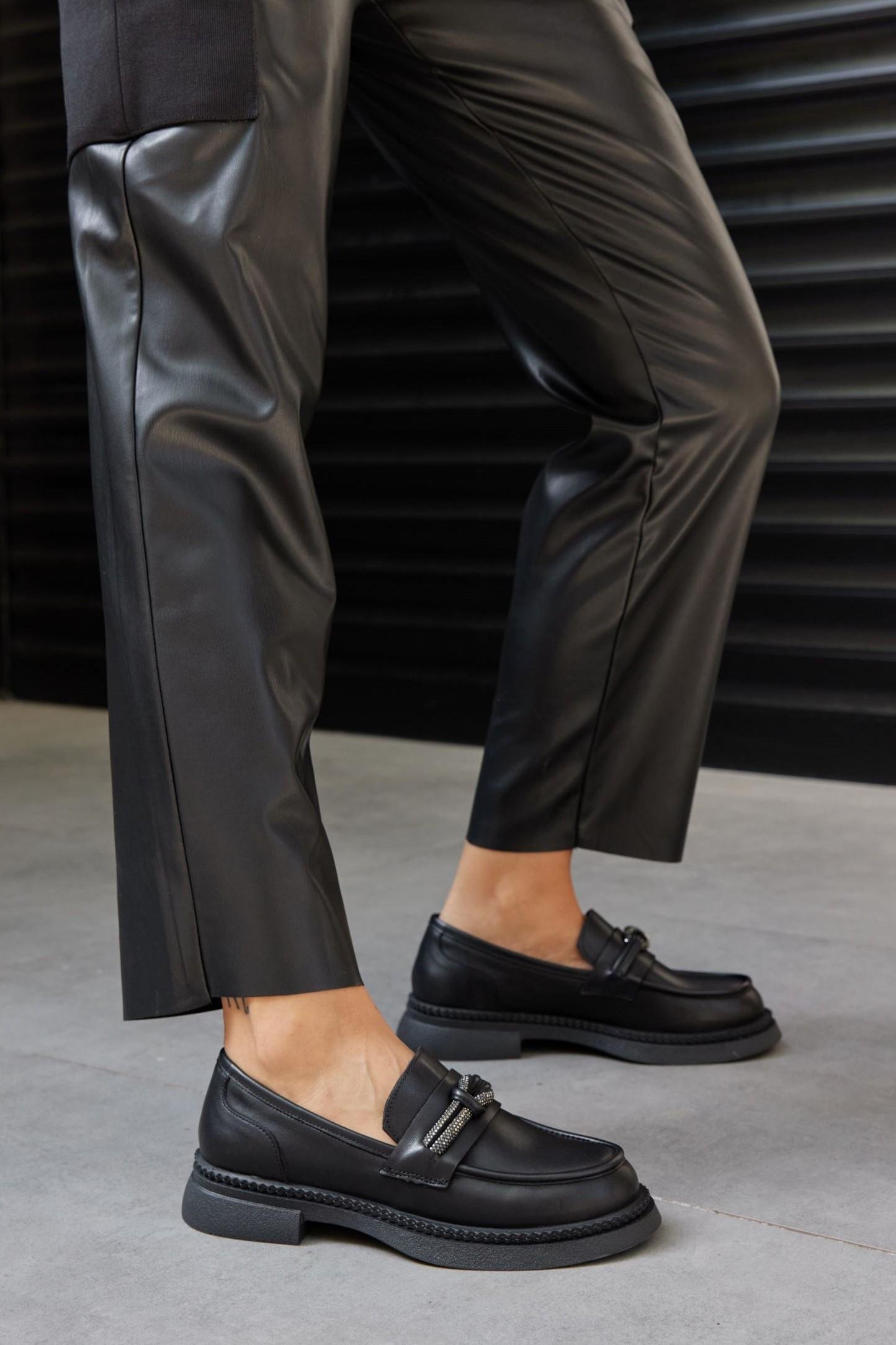 Gigi Siyah Hakiki Deri Taşlı Kadın Loafer