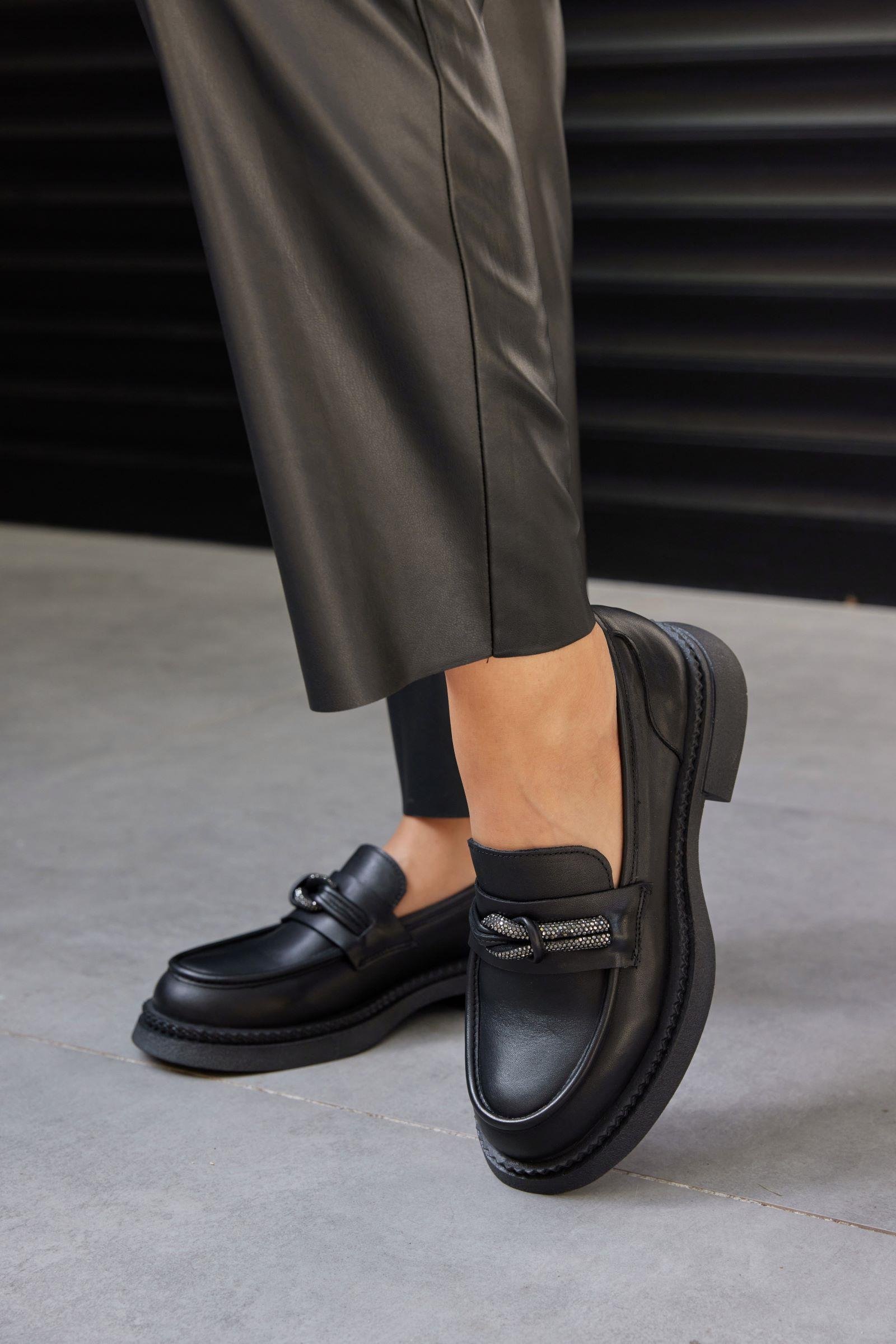 Gigi Siyah Hakiki Deri Taşlı Kadın Loafer