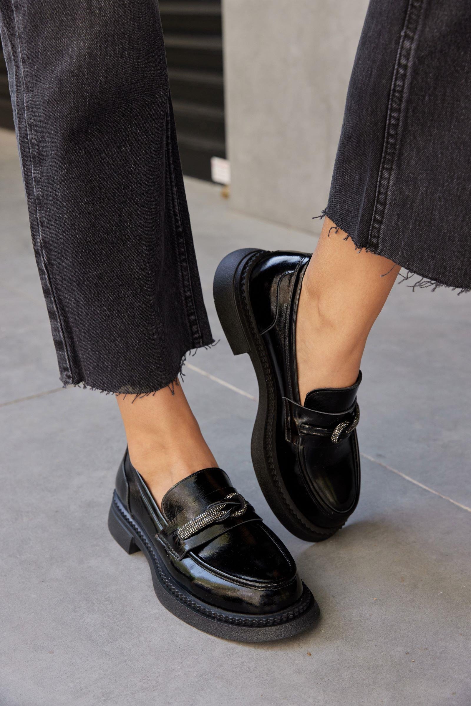 Gigi Siyah Rugan Hakiki Deri Taşlı Kadın Loafer