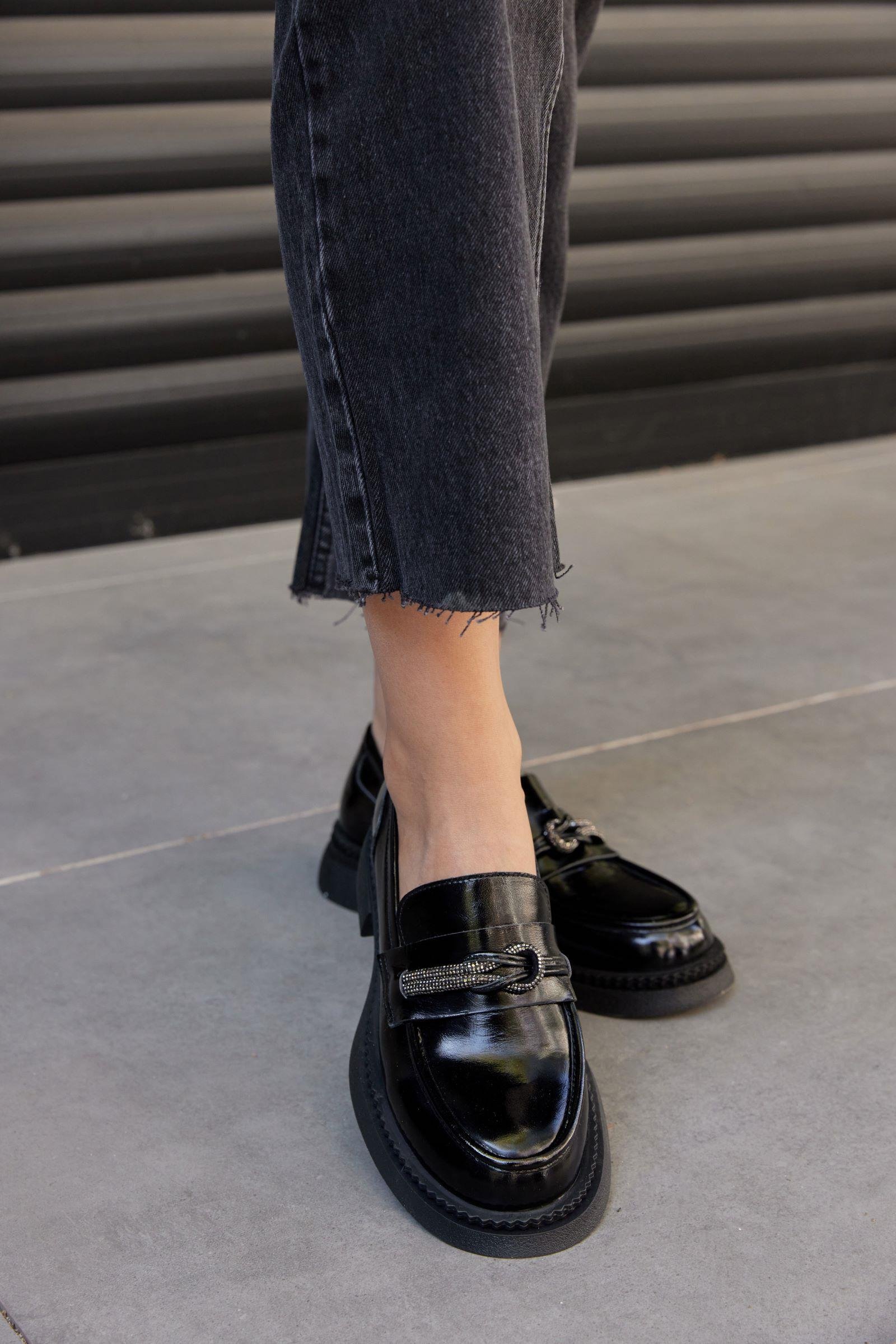 Gigi Siyah Rugan Hakiki Deri Taşlı Kadın Loafer