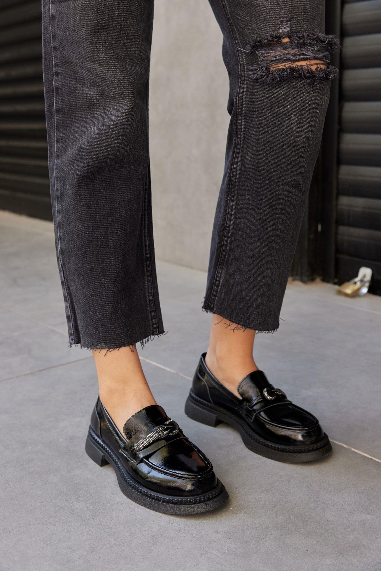 Gigi Siyah Rugan Hakiki Deri Taşlı Kadın Loafer