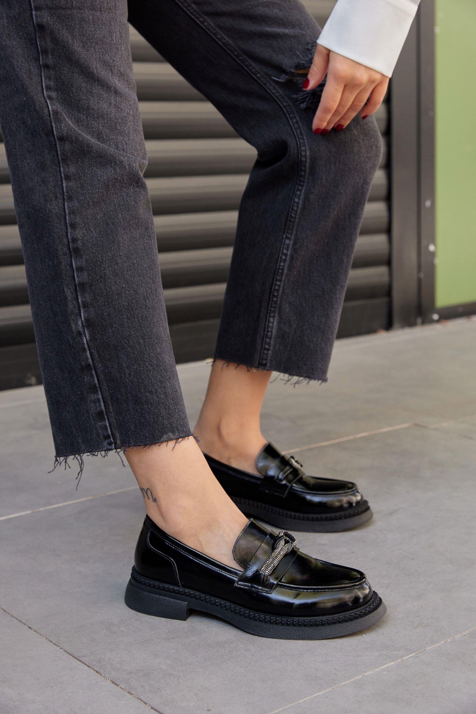 Gigi Siyah Rugan Hakiki Deri Taşlı Kadın Loafer