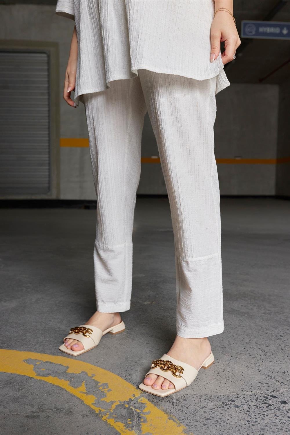 Gredel Bej Hakiki Deri Kısa Topuklu Kadın Terlik