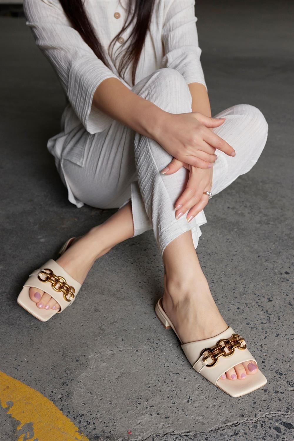 Gredel Bej Hakiki Deri Kısa Topuklu Kadın Terlik