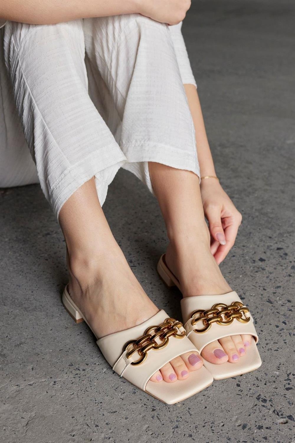 Gredel Bej Hakiki Deri Kısa Topuklu Kadın Terlik