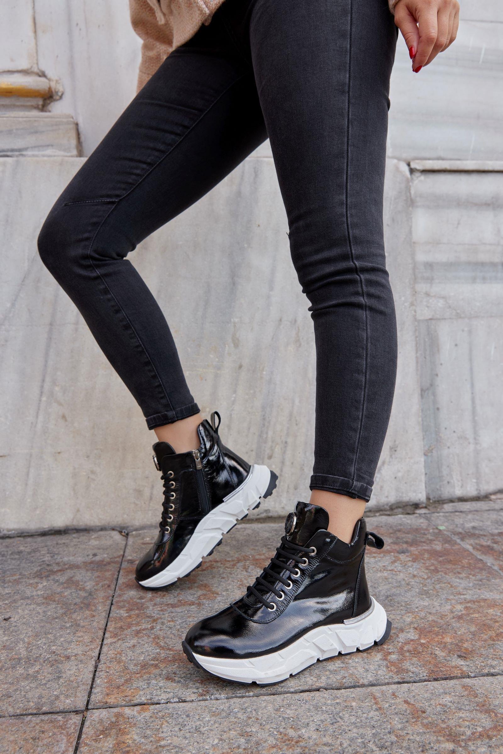 Harriet Siyah Rugan Deri Kadın Bot