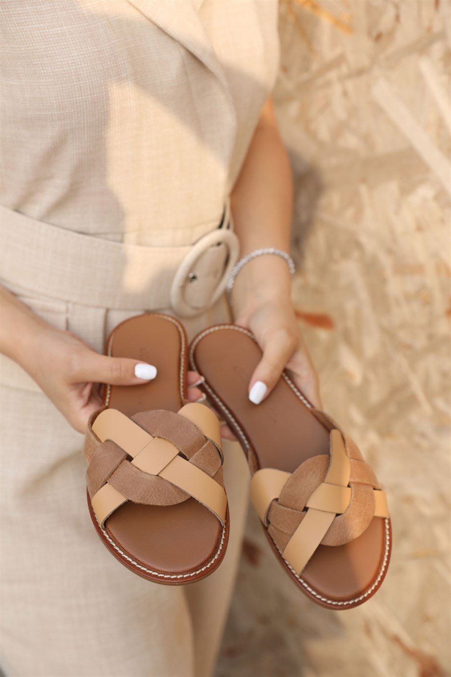 Женские тапочки из натуральной кожи 