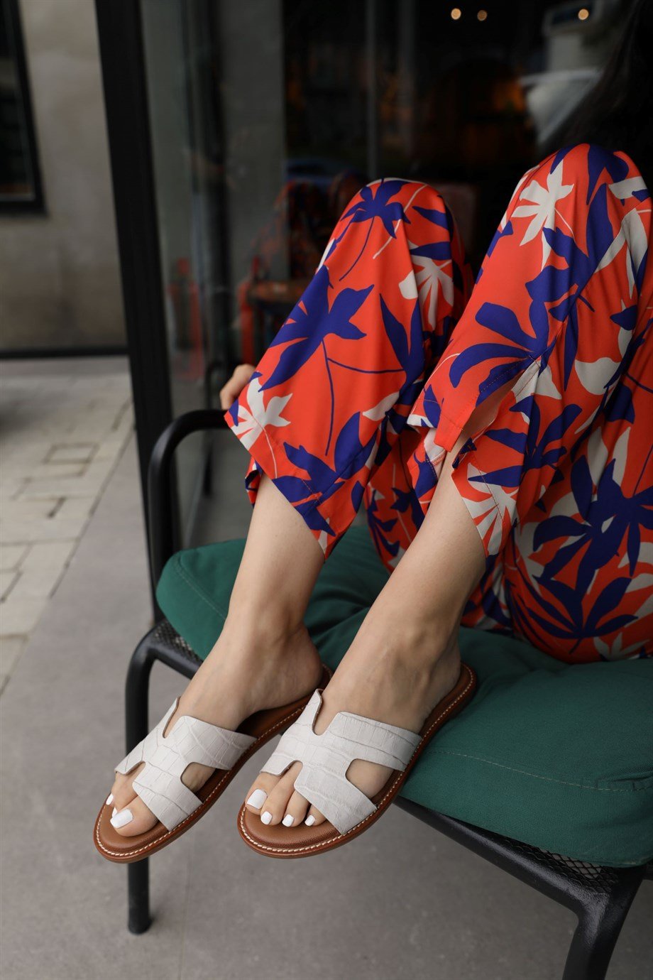 Хелен Бежевые Женские Тапочки из Натуральной Кожи с Кроко Принтом