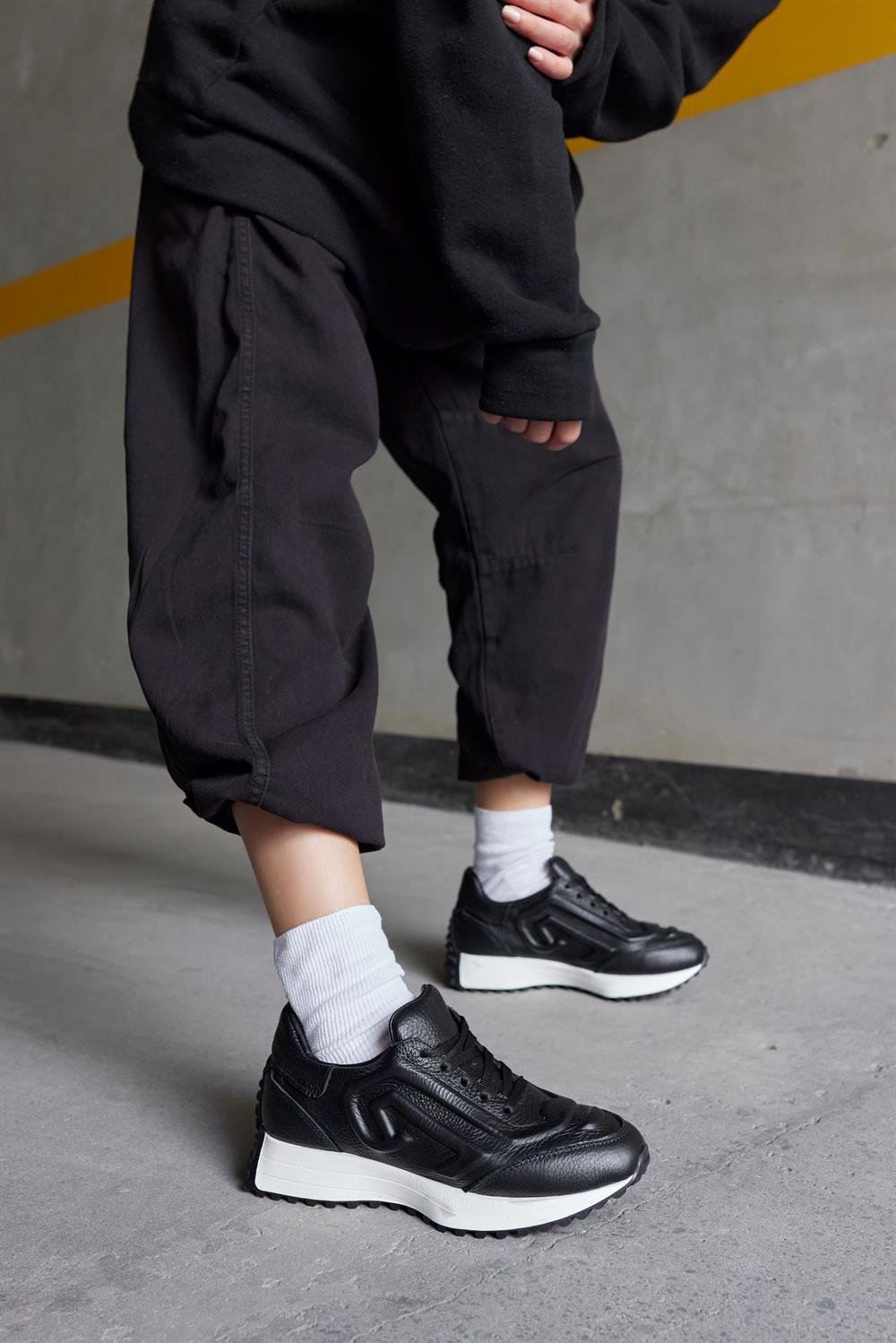 Hello Siyah Hakiki Deri Kadın Sneaker