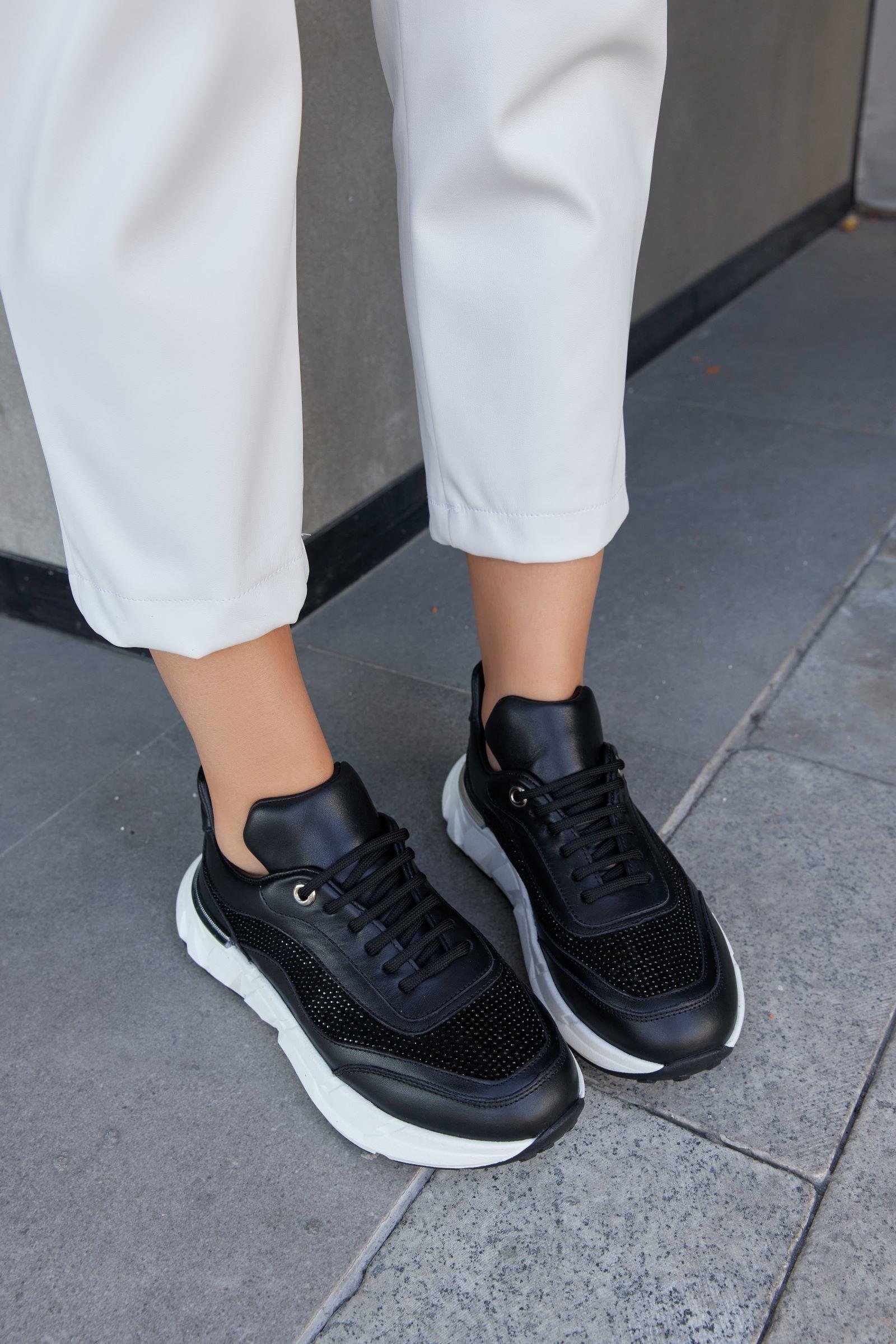 Hilary Siyah Hakiki Deri Taşlı Kadın Sneaker
