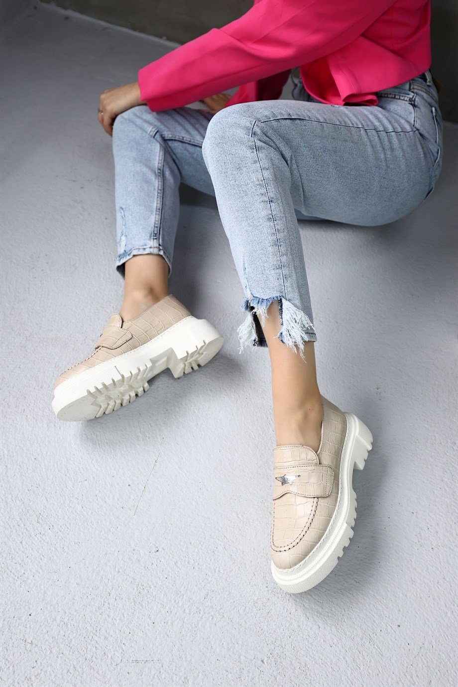 Holmes Bej Krokodil Desenli Kadın Hakiki Deri Loafer