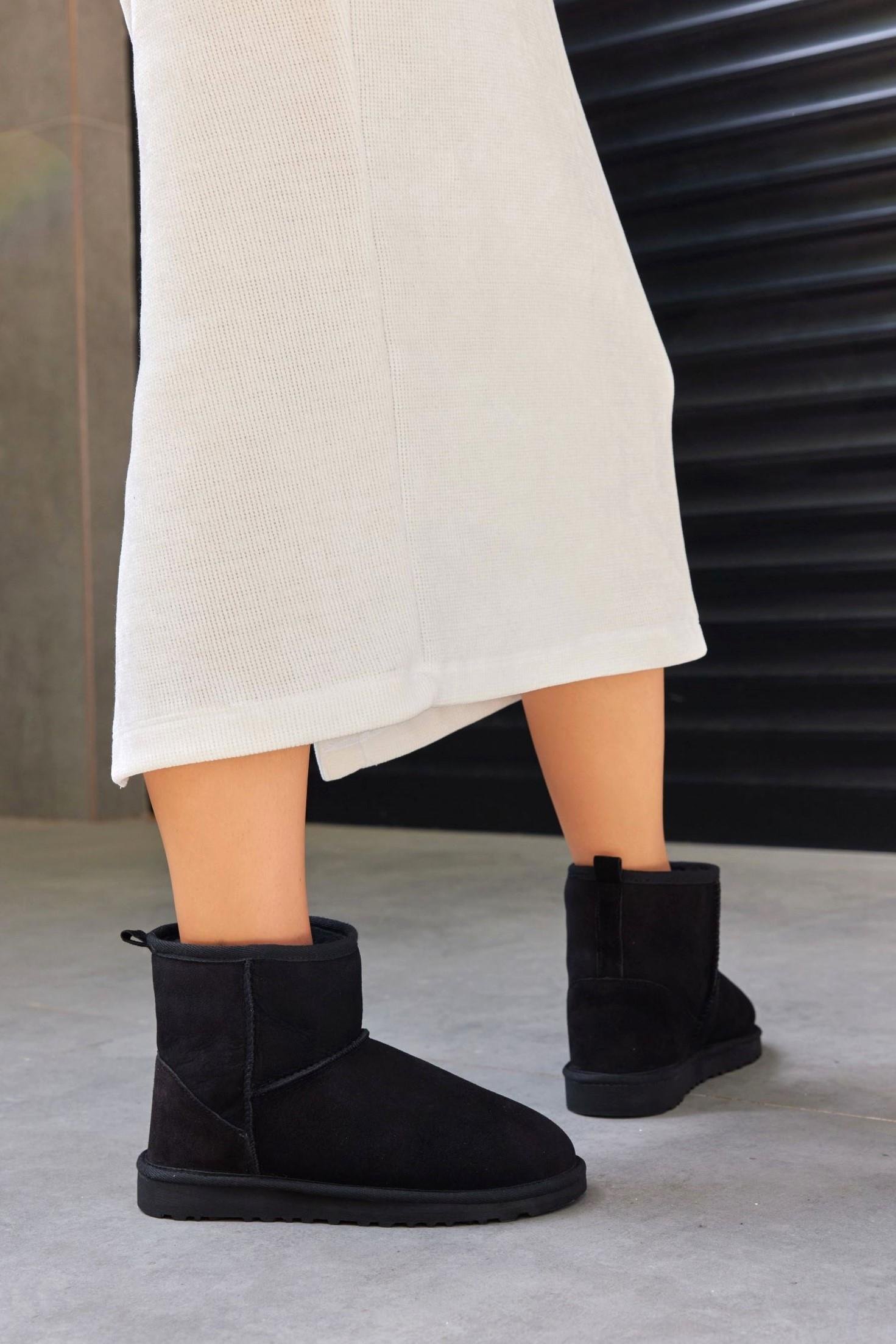 Hugo Siyah Süet Gerçek Kürklü Kadın Bot