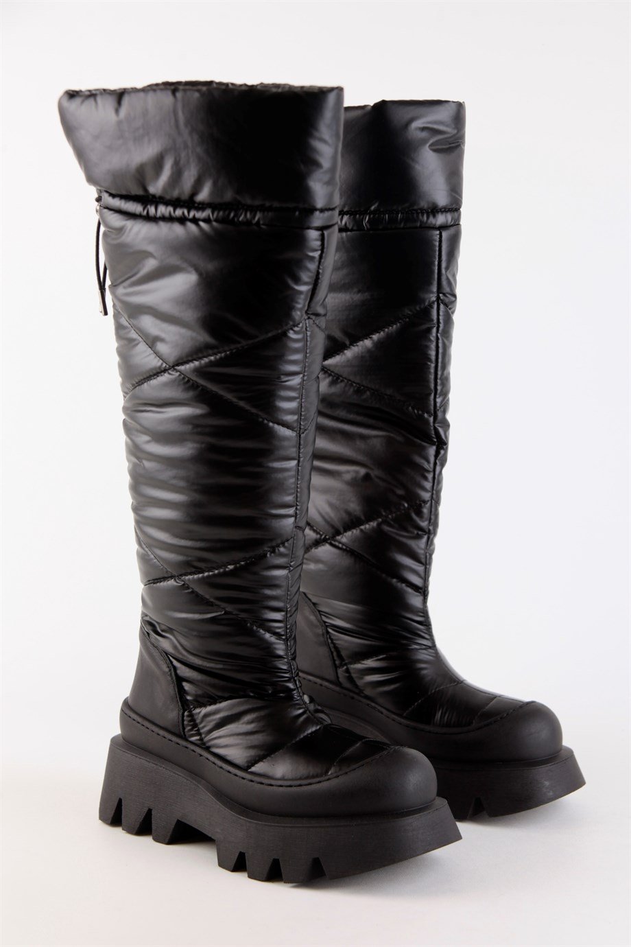 Karinna Siyah Renk Uzun Kar Çizmesi