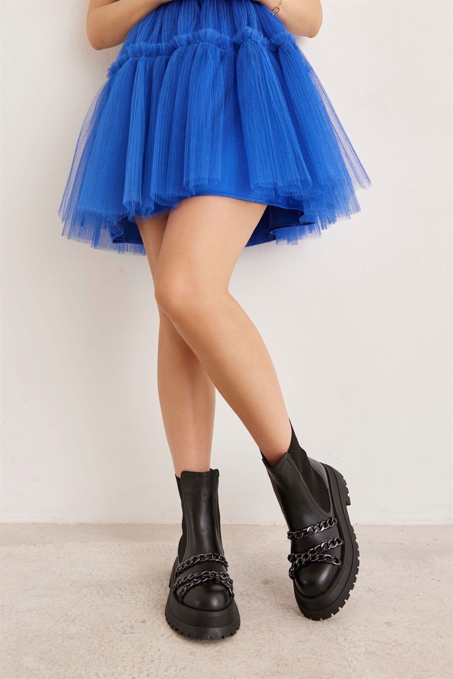 Kastel Siyah Hakiki Deri Zincir Aksesuarlı Siyah Tabanlı Kadın Bot