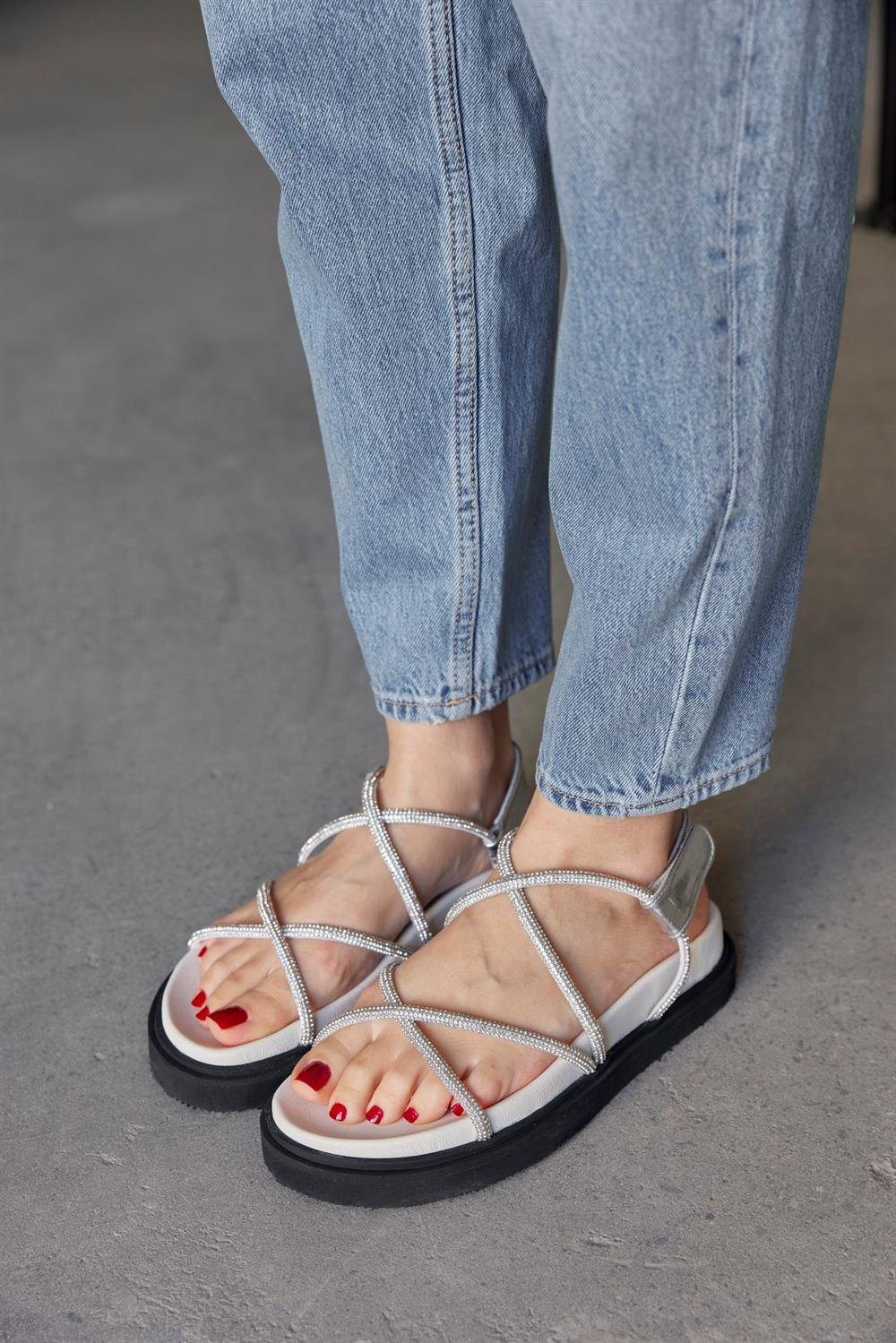 Lolly Beyaz Hakiki Deri Taşlı Kadın Sandalet