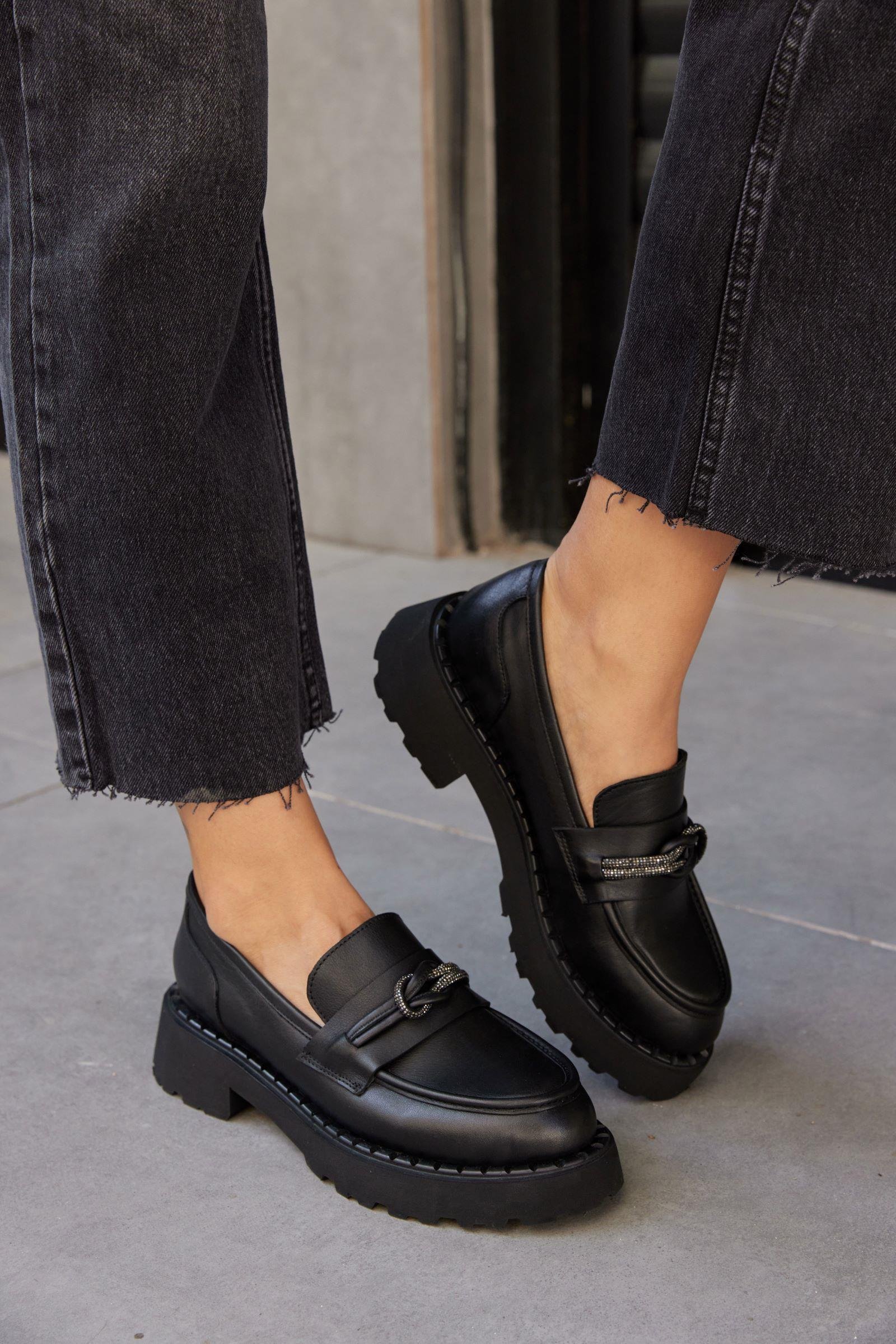 Lorita Siyah Hakiki Deri Taşlı Kadın Loafer