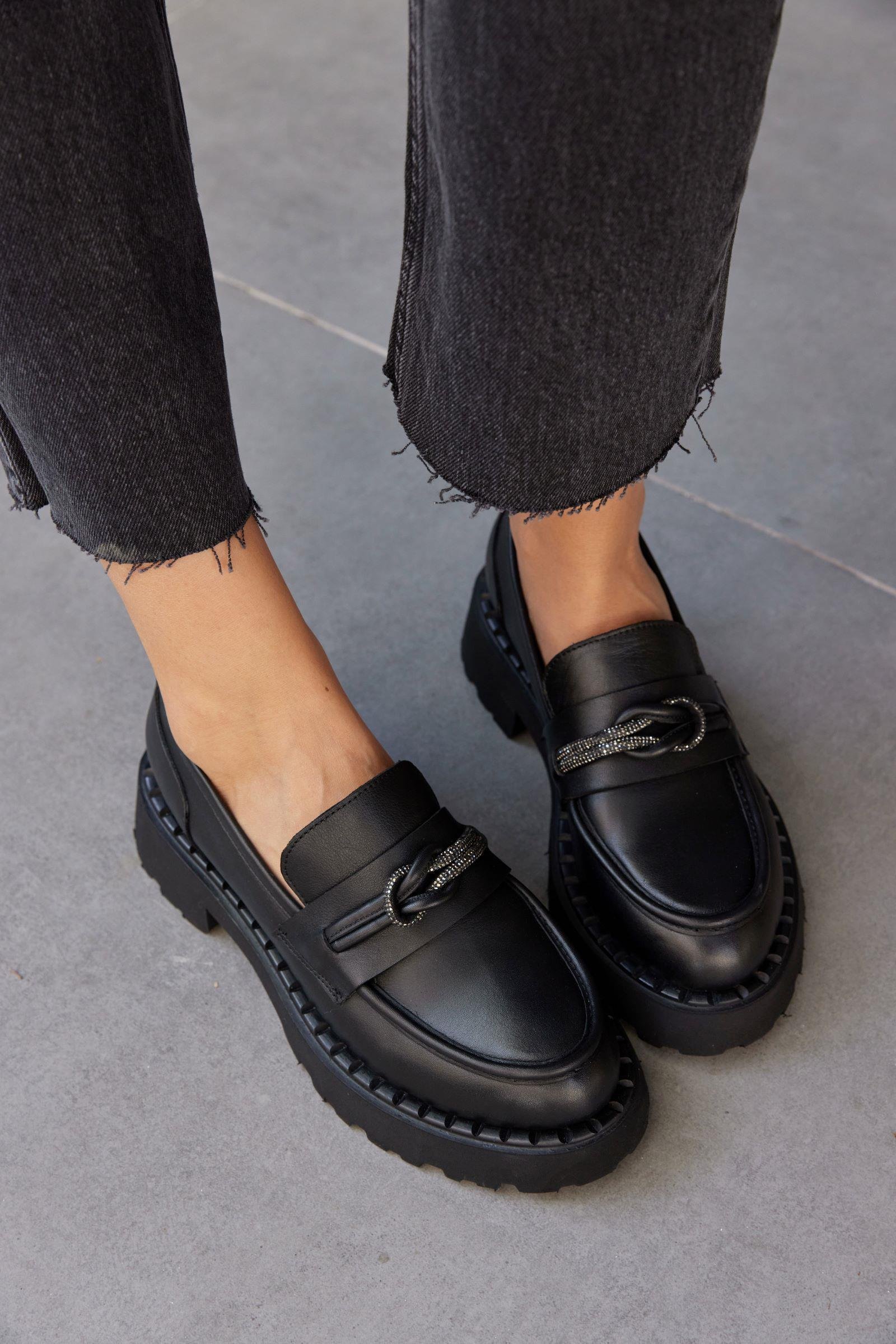 Lorita Siyah Hakiki Deri Taşlı Kadın Loafer