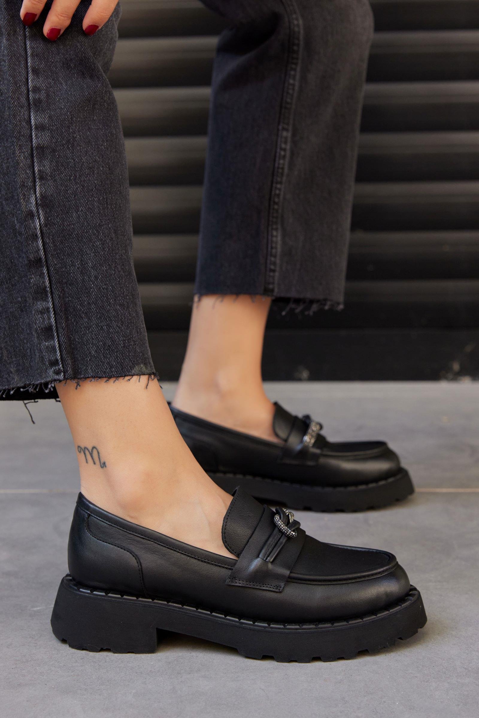 Lorita Siyah Hakiki Deri Taşlı Kadın Loafer