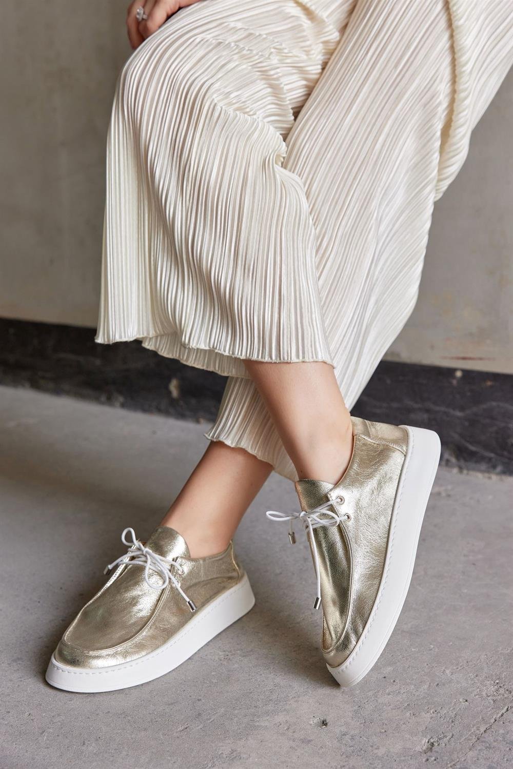 Lovely Gold Hakiki Deri Kadın Sneaker