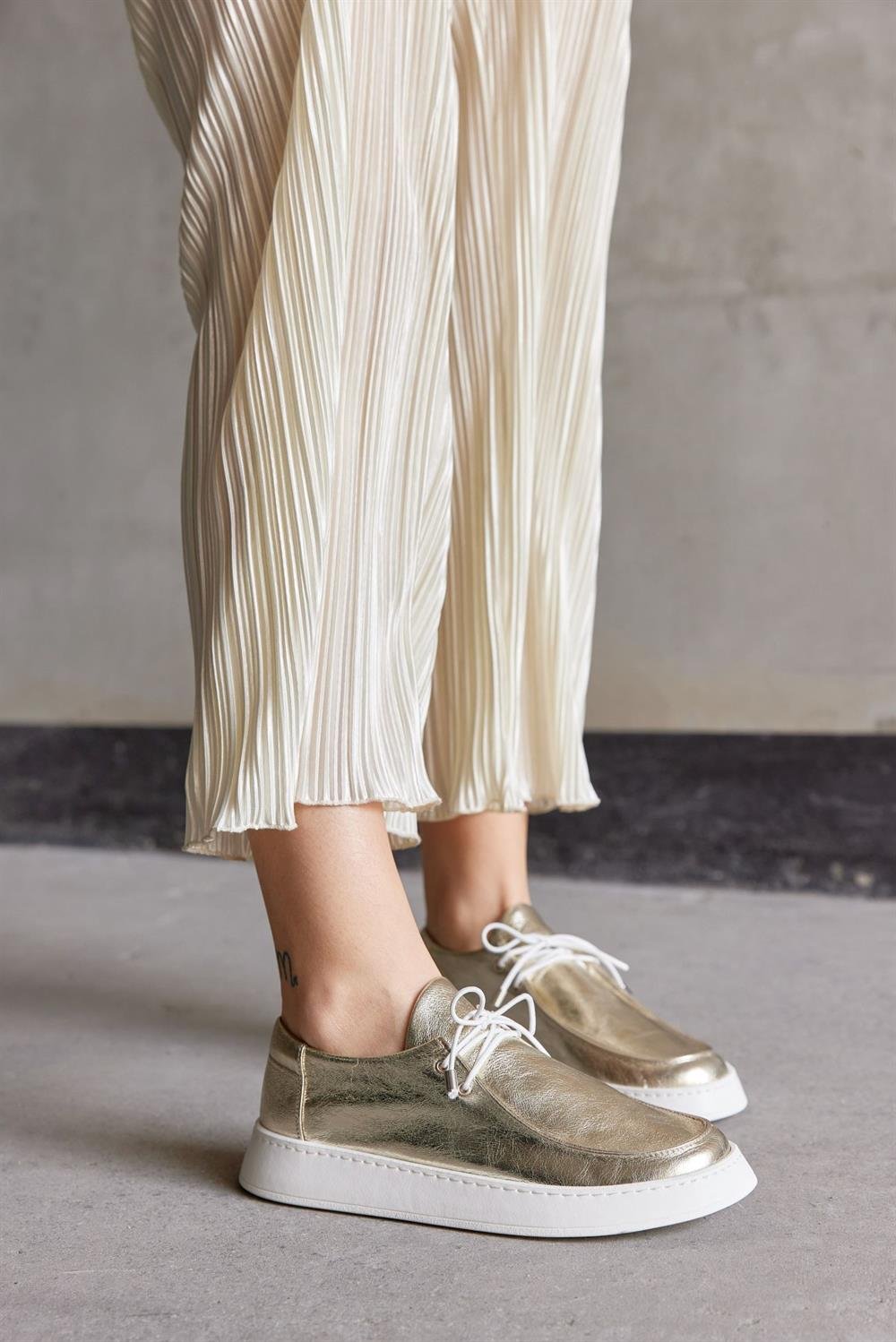 Lovely Gold Hakiki Deri Kadın Sneaker