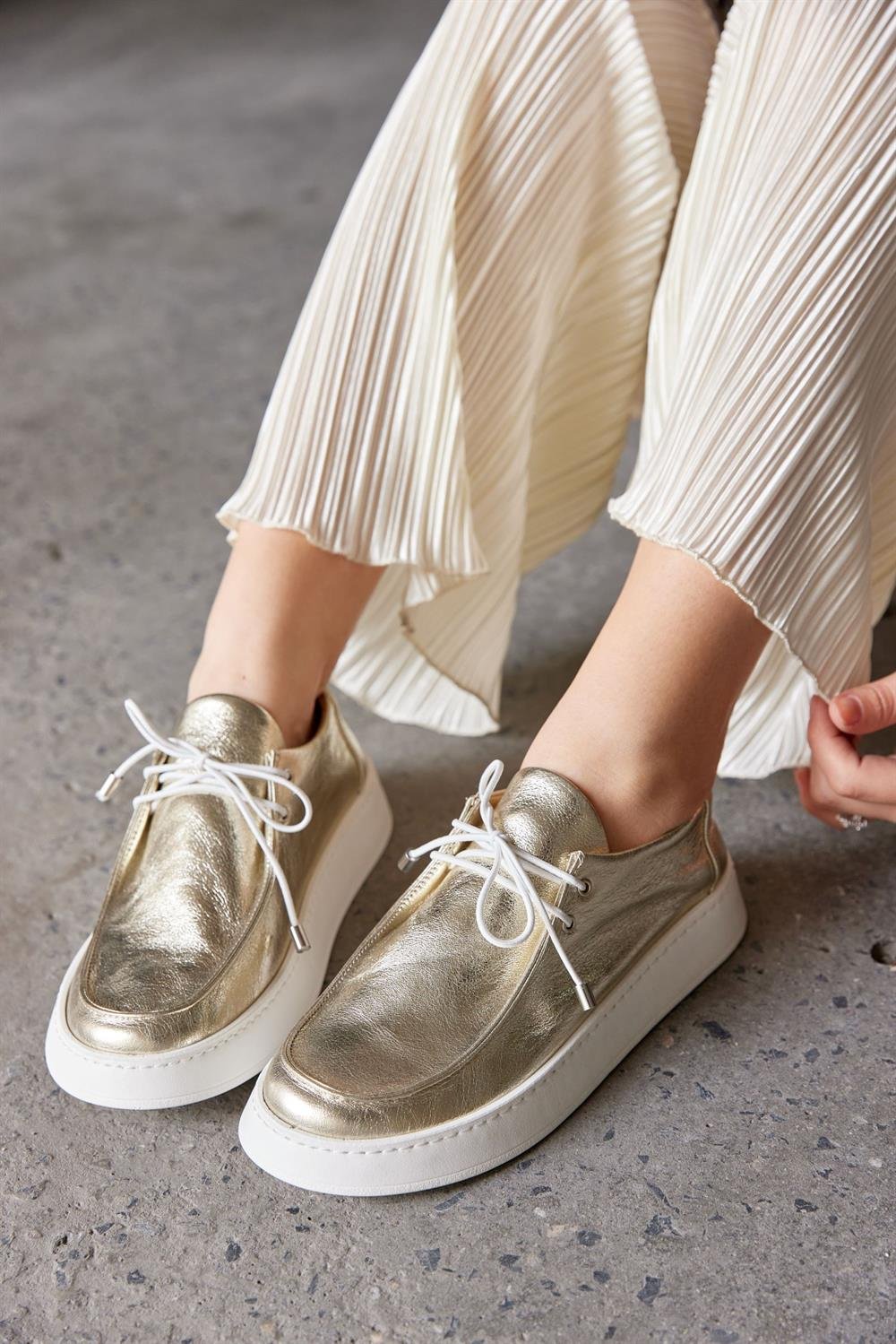 Lovely Gold Hakiki Deri Kadın Sneaker
