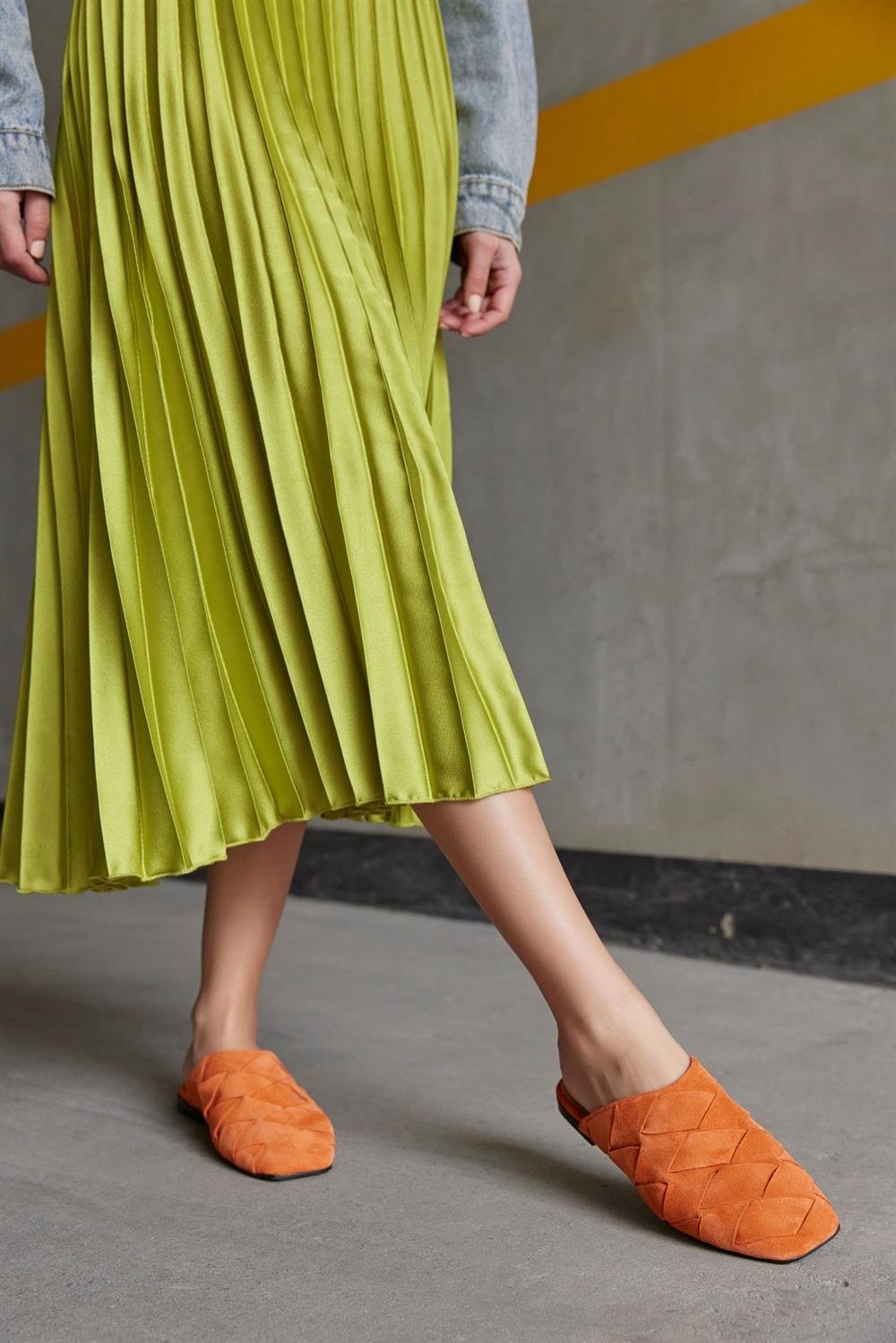 Lulu Turuncu Süet Kadın Terlik