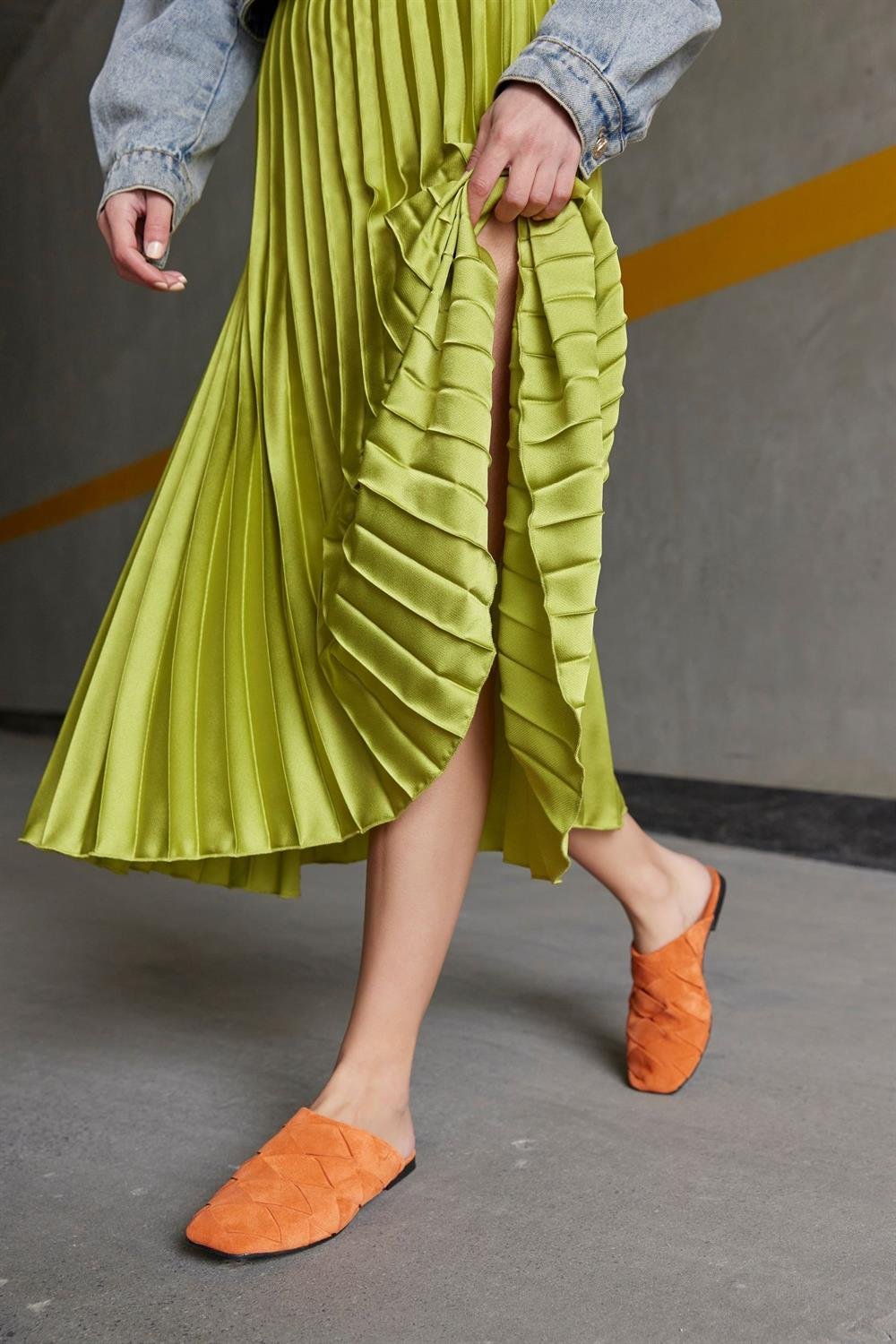 Lulu Turuncu Süet Kadın Terlik