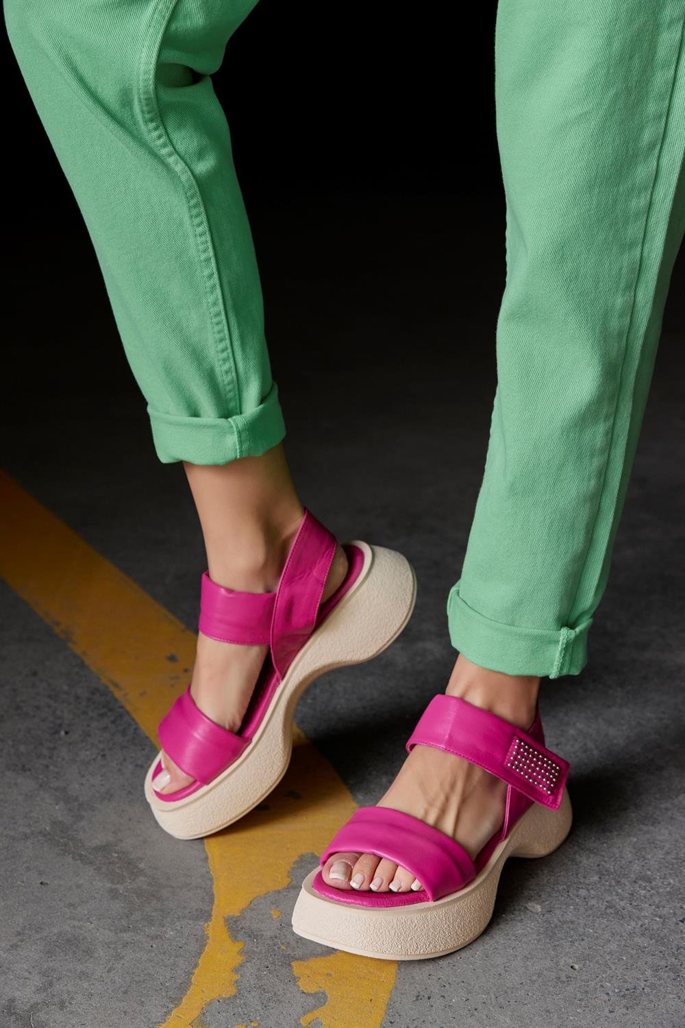 Maddy Pembe Hakiki Deri Kadın Sandalet