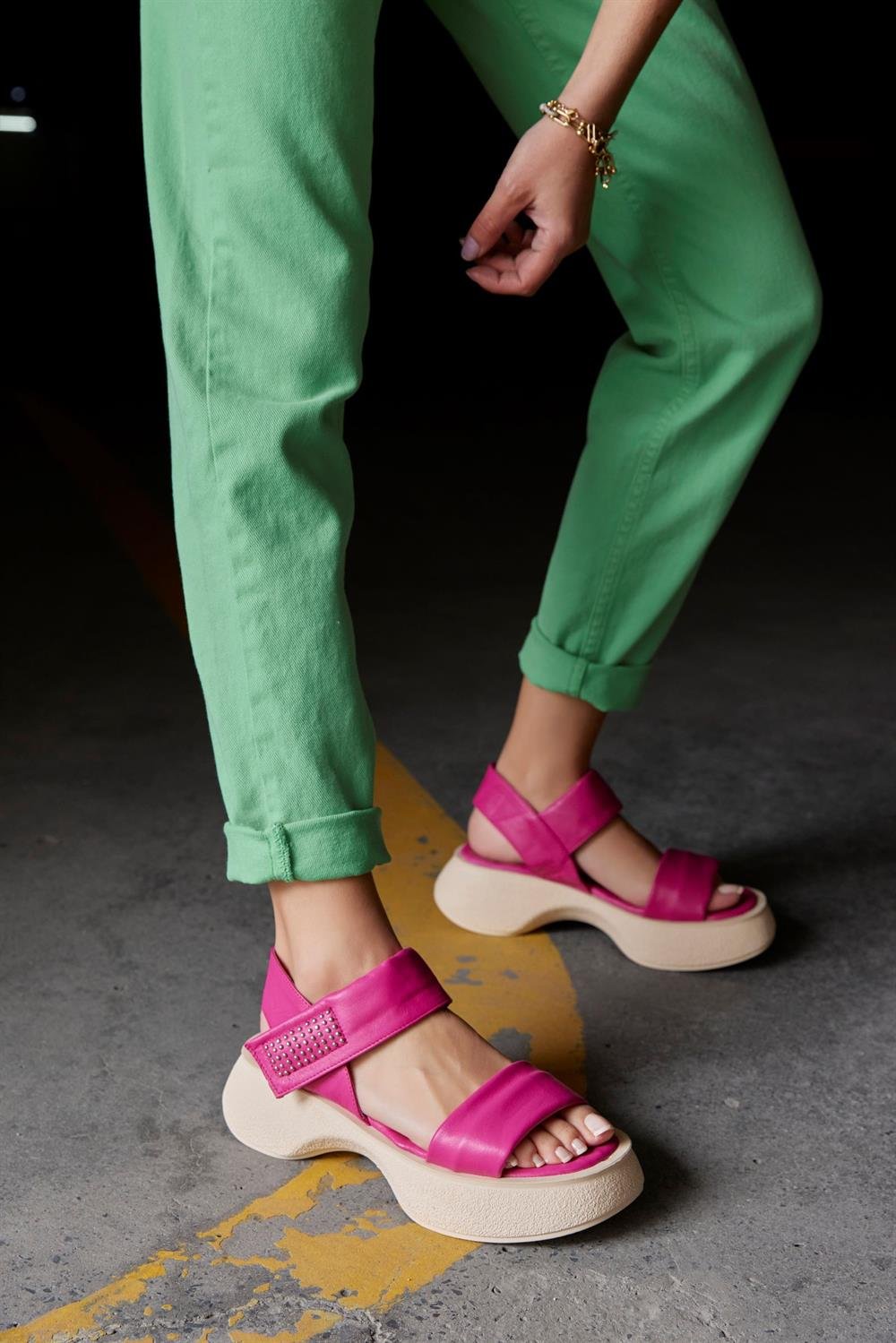 Maddy Pembe Hakiki Deri Kadın Sandalet