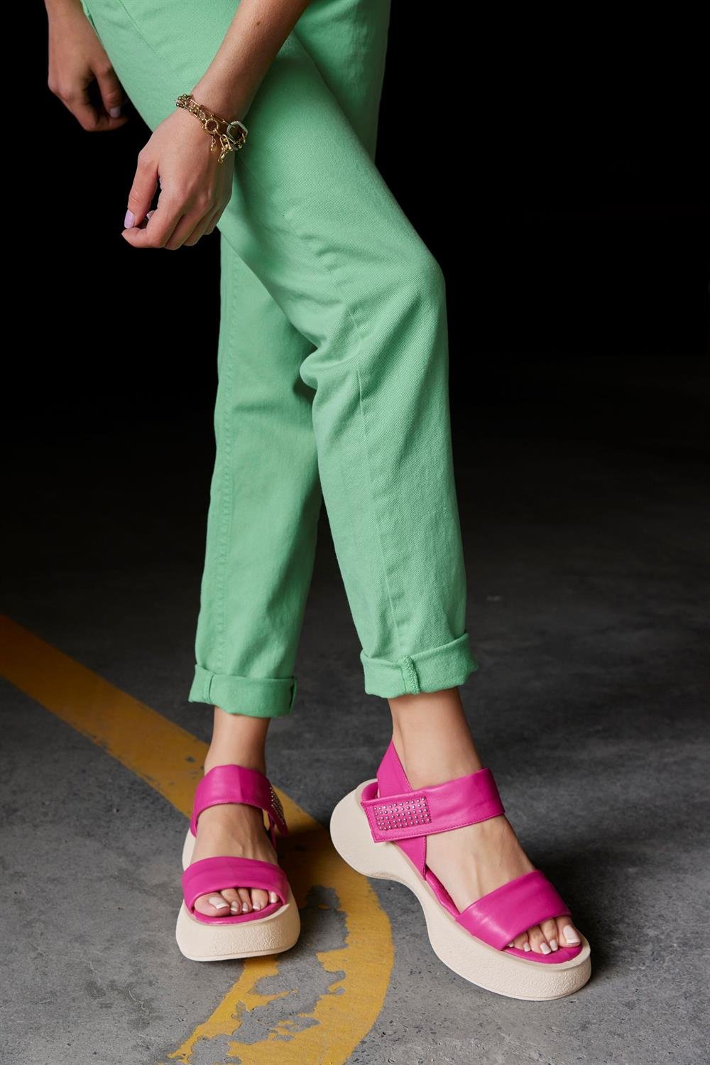 Maddy Pembe Hakiki Deri Kadın Sandalet