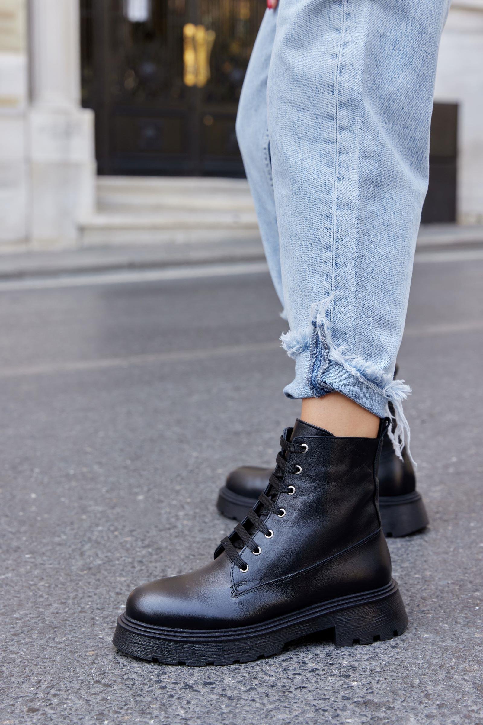 Maluma Siyah Hakiki Deri Bağcıklı Kadın Bot