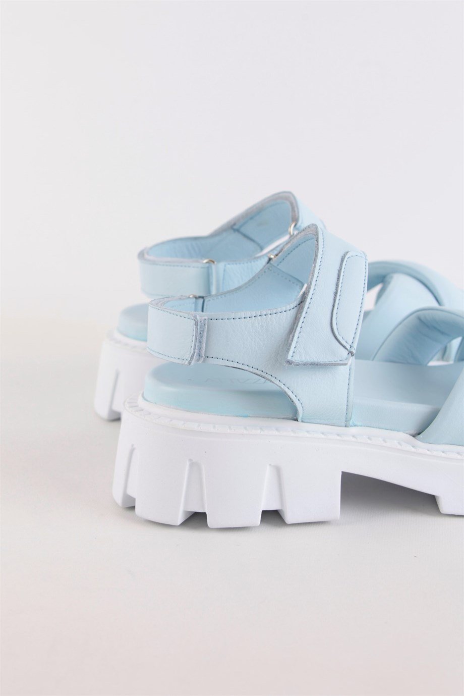 Marla Bebe Mavi Hakiki Deri Kalın Tabanlı Kadın Sandalet