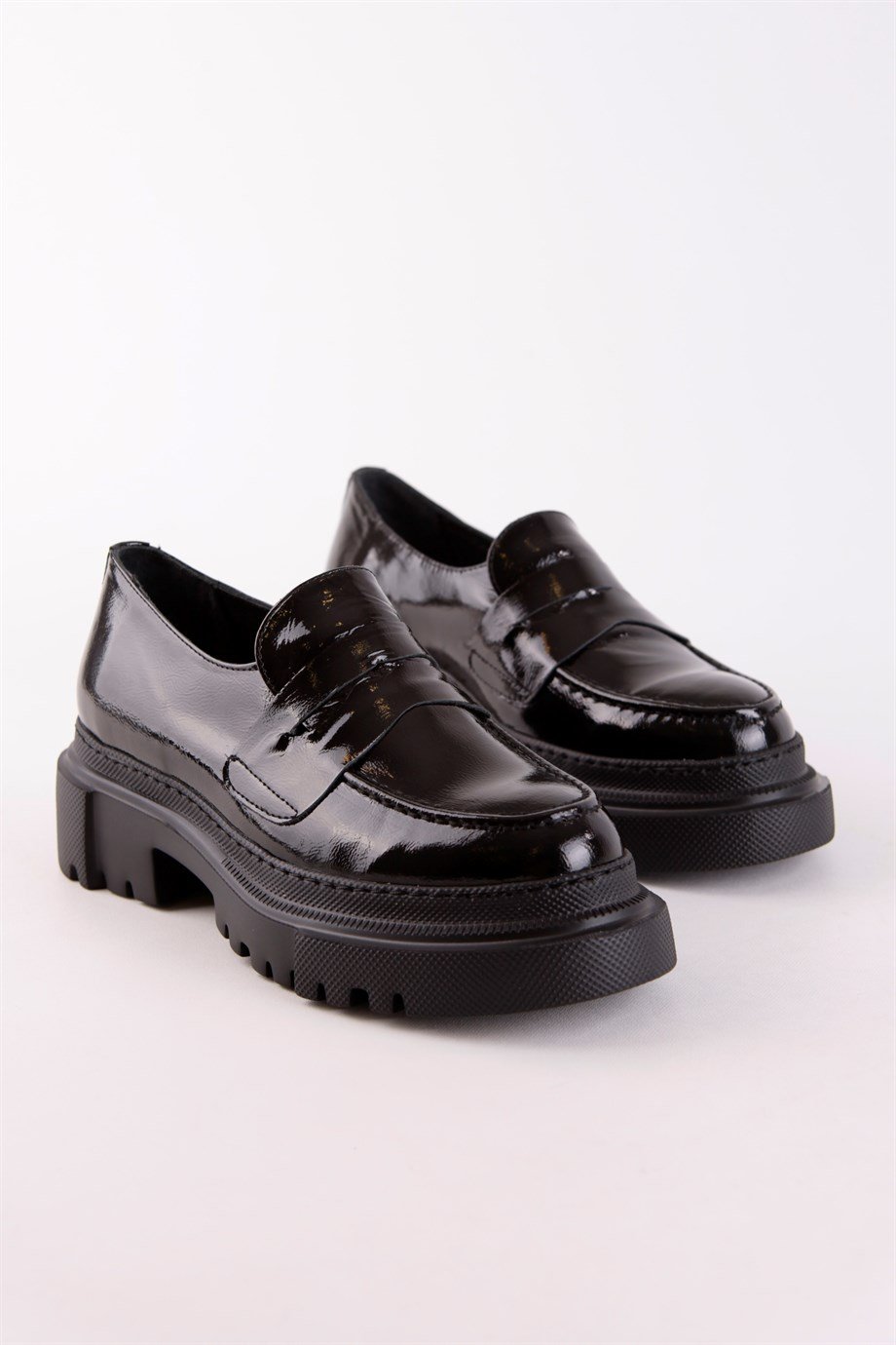 Martina Siyah Rugan Kadın Loafer