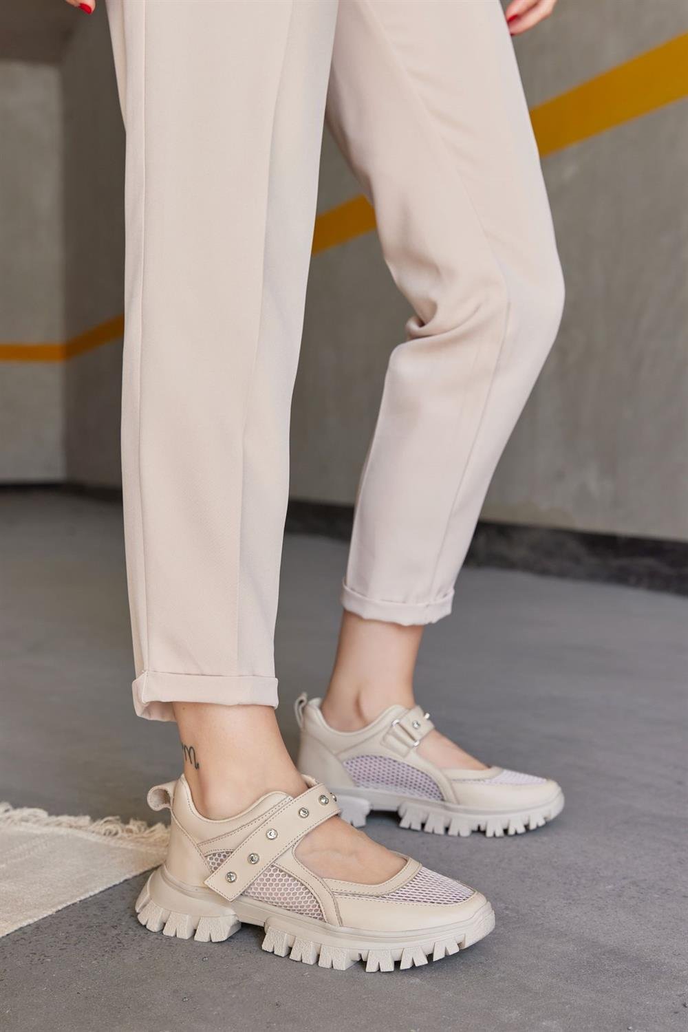 Мелисса Женские Бежевые Кожаные Сандали с Камнями