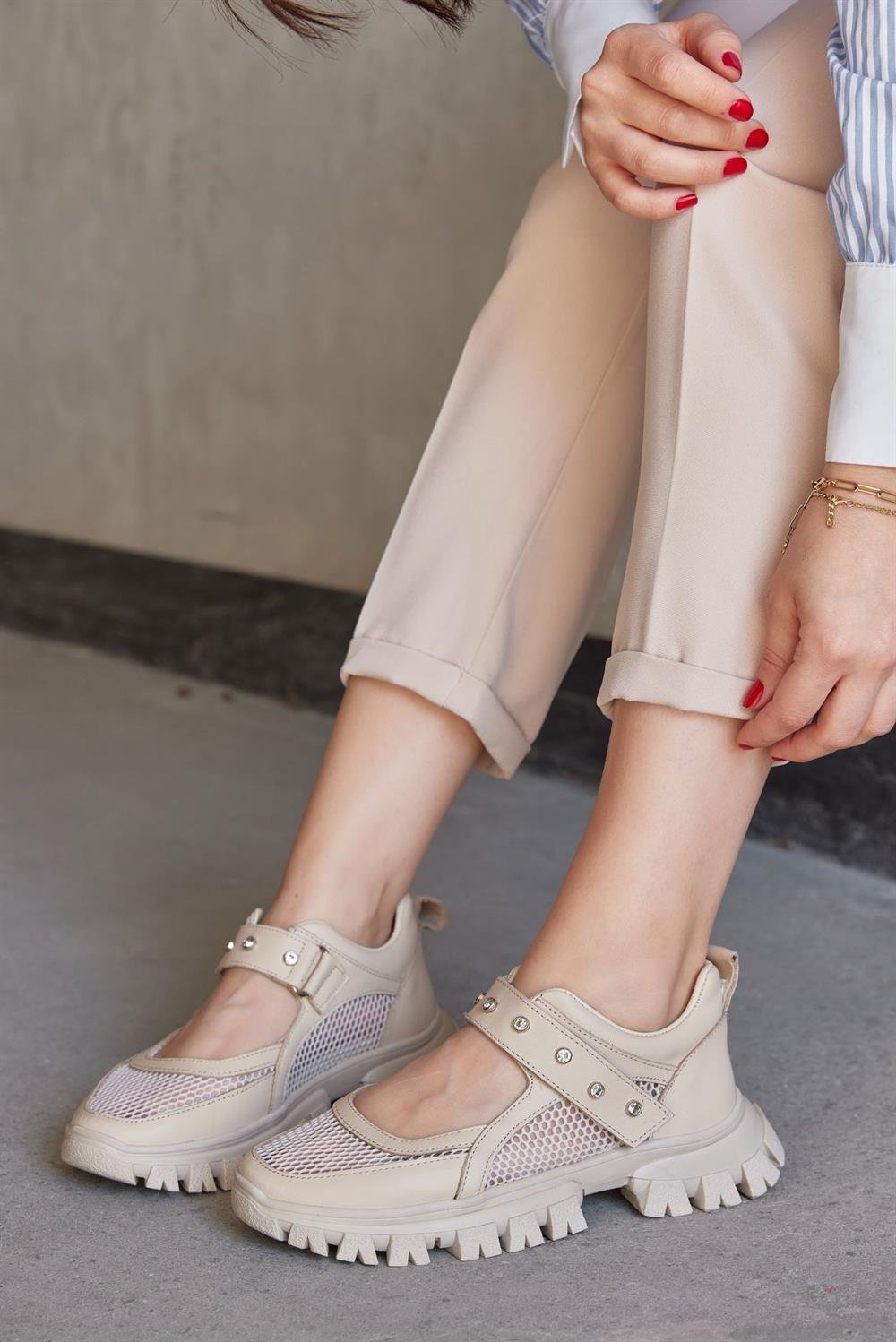 Мелисса Женские Бежевые Кожаные Сандали с Камнями