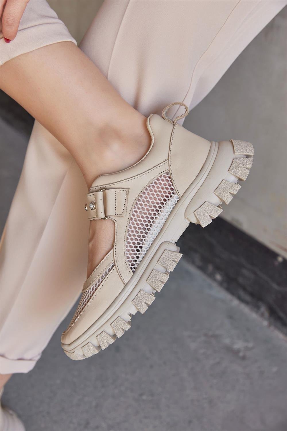 Мелисса Женские Бежевые Кожаные Сандали с Камнями