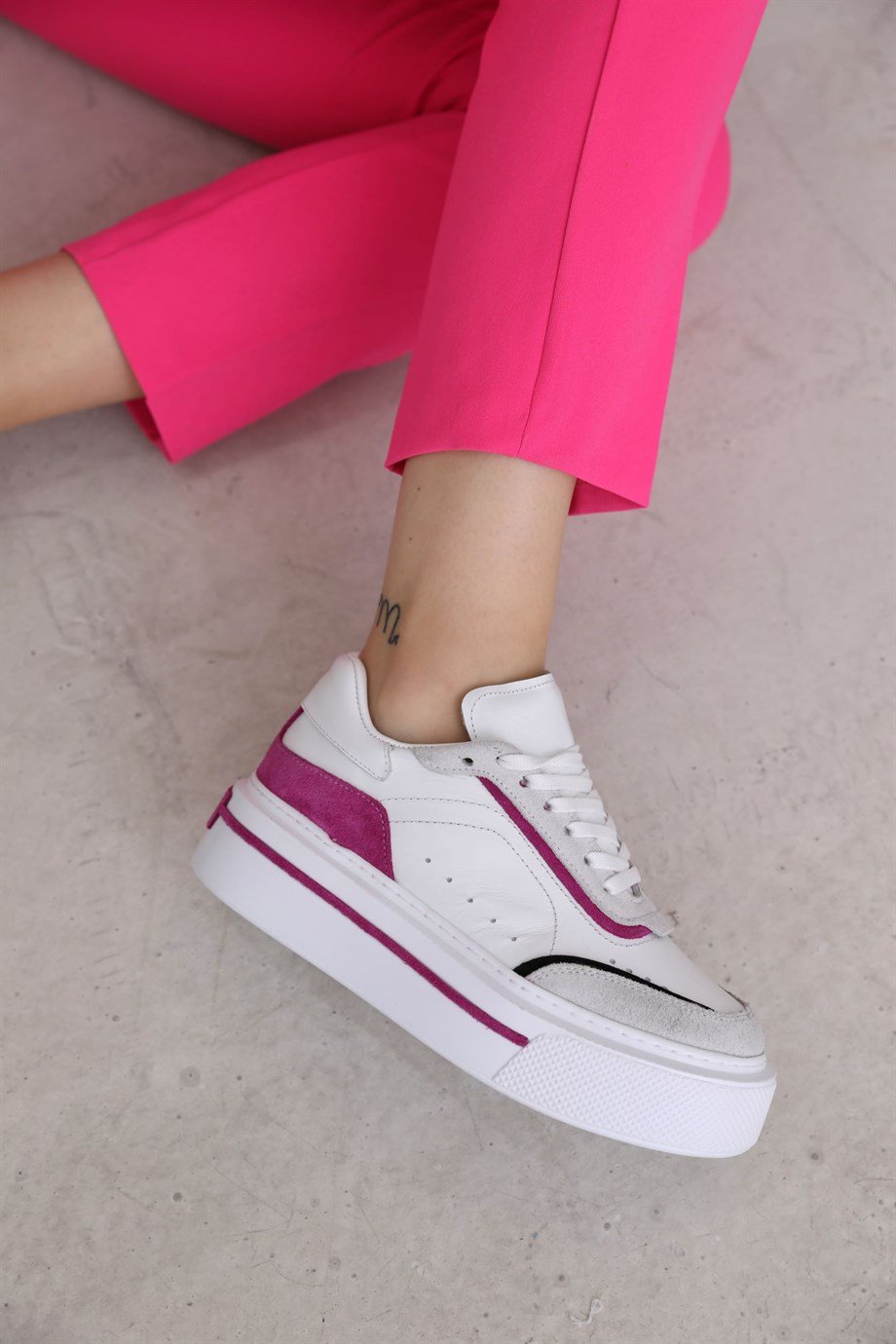 Mika Beyaz/Fuşya Hakiki Deri Bağcıklı Kadın Sneaker