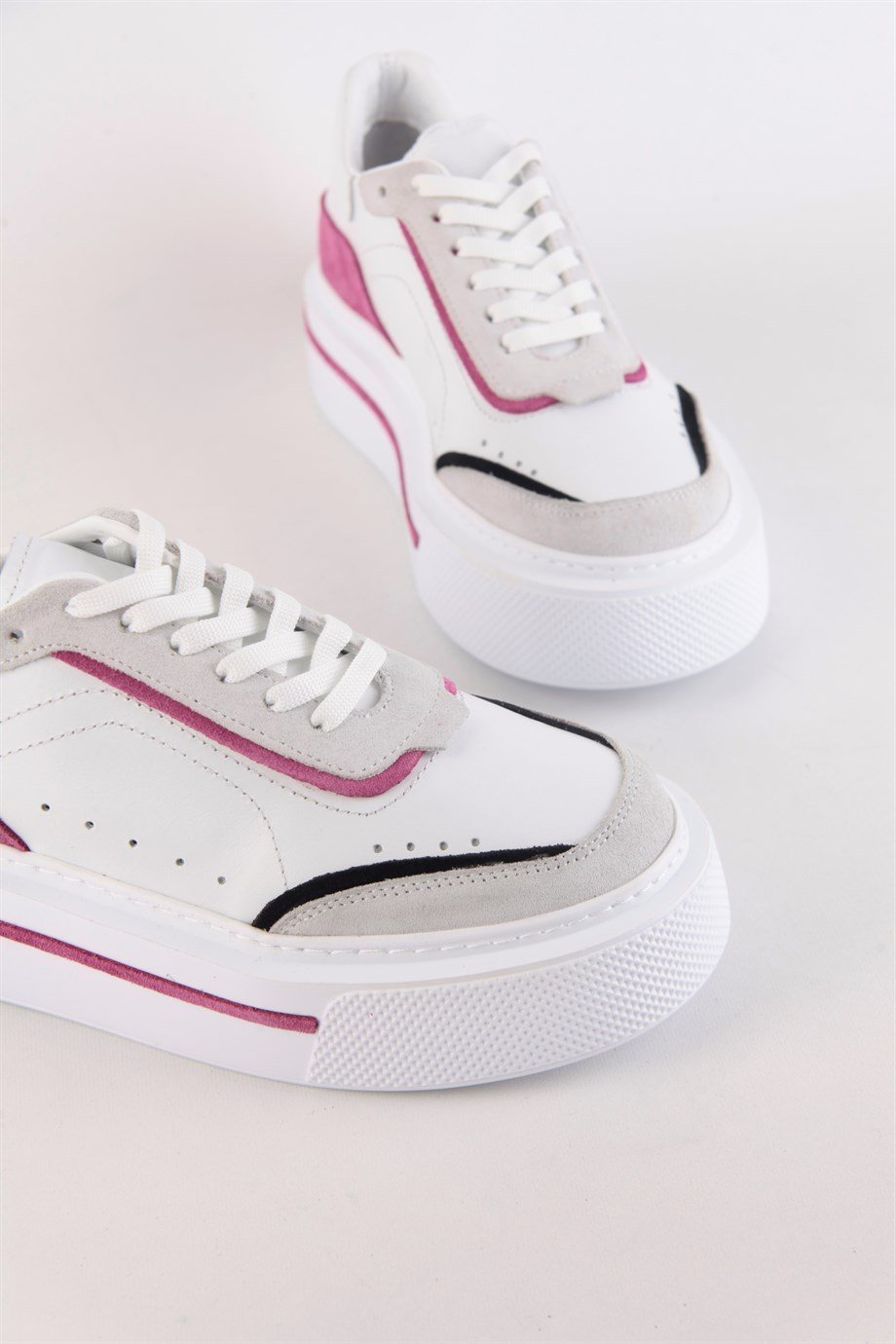 Mika Beyaz/Fuşya Hakiki Deri Bağcıklı Kadın Sneaker