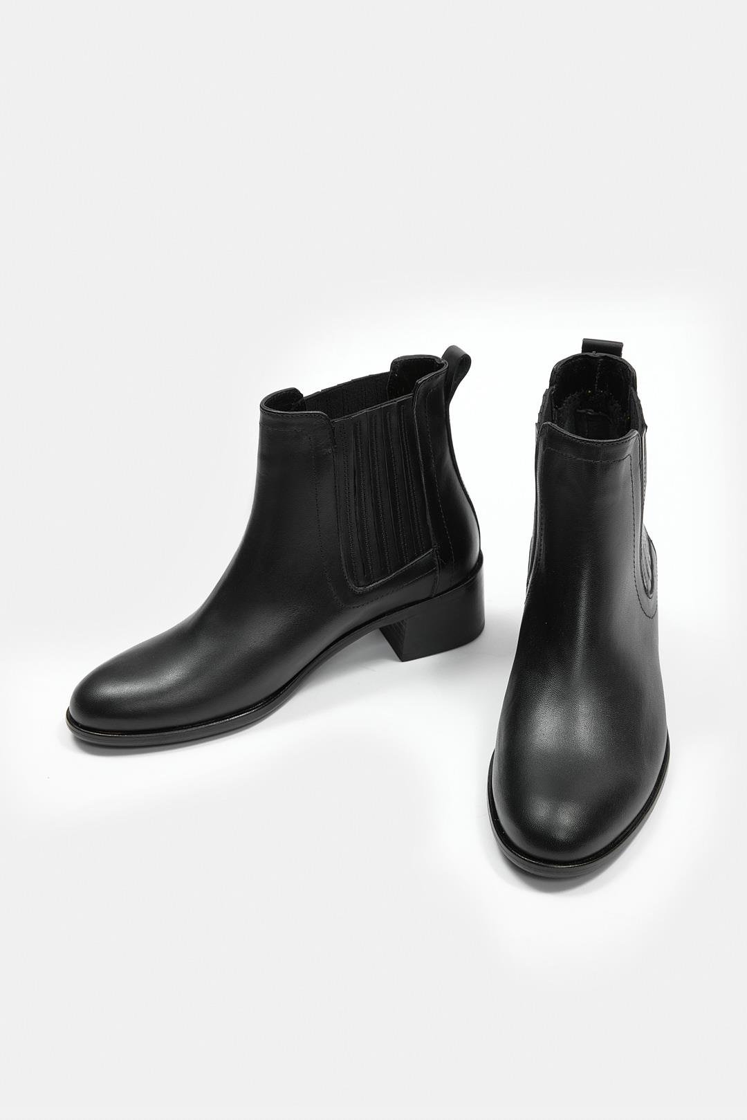 Milazzo Siyah Hakiki Deri Kısa Topuklu Bot