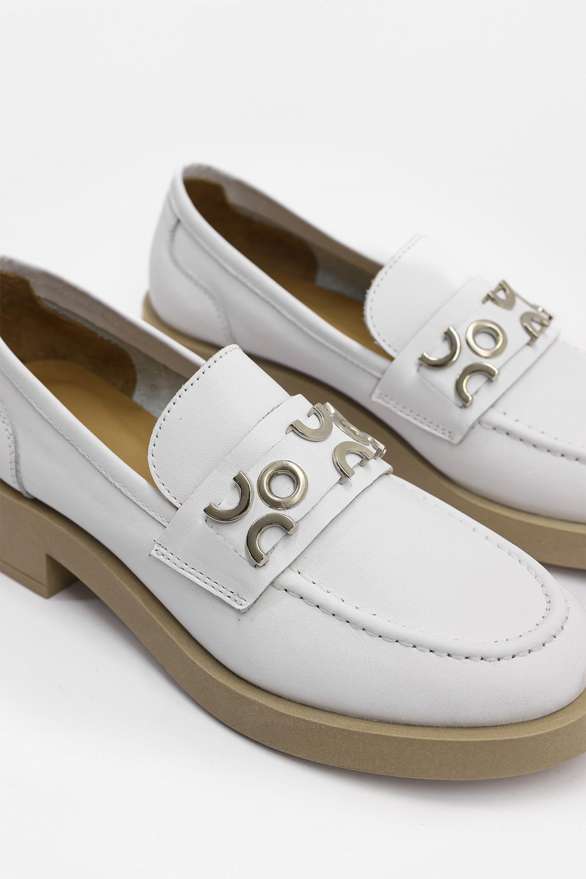 Morris Beyaz Hakiki Deri Gümüş Aksesuarlı Kadın Loafer