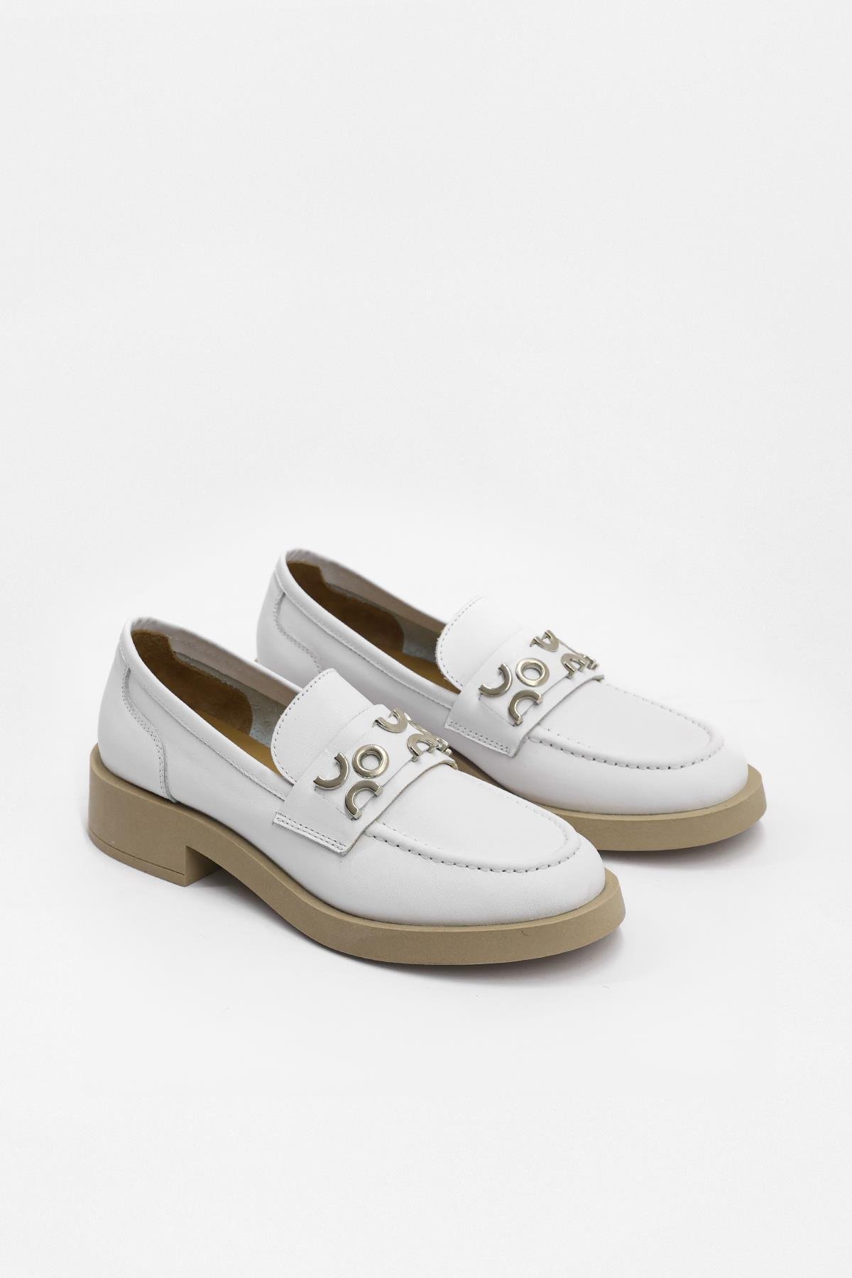 Morris Beyaz Hakiki Deri Gümüş Aksesuarlı Kadın Loafer